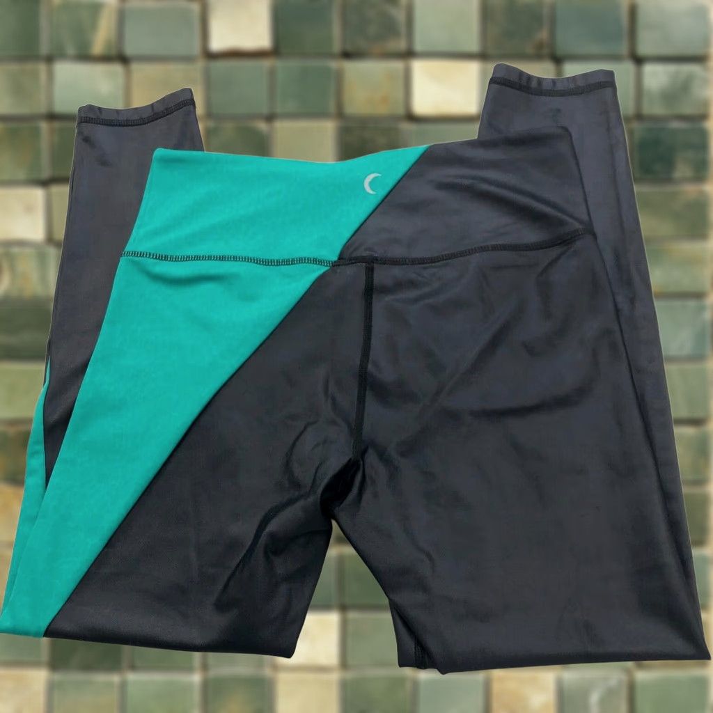 Vintage Zyia Active Leggings Black Green 8-10 28W 25L Athleisure Women S High Rise Ankle Solid 25 in Inseam Size 28" / US 6 / IT 42 - 1 Thumbnail