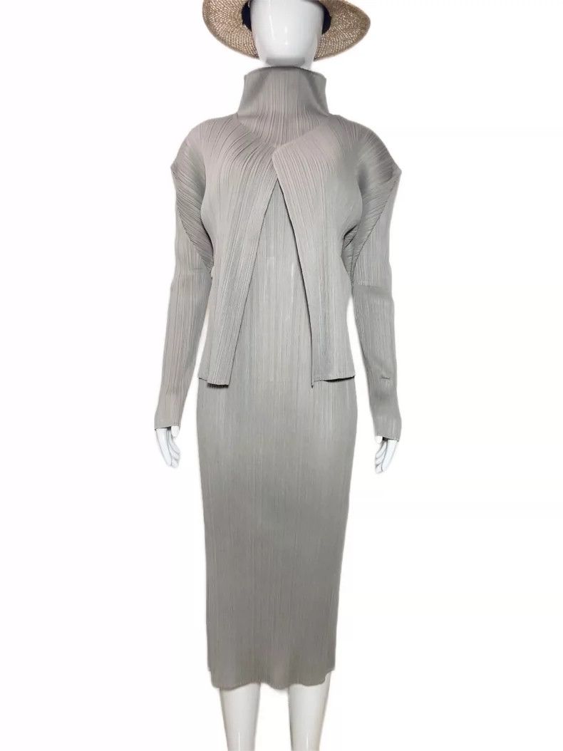 Issey Miyake Issey Miyake size:3 Grey pleated dress Size XS / US 0-2 / IT 36-38 - 1 Thumbnail