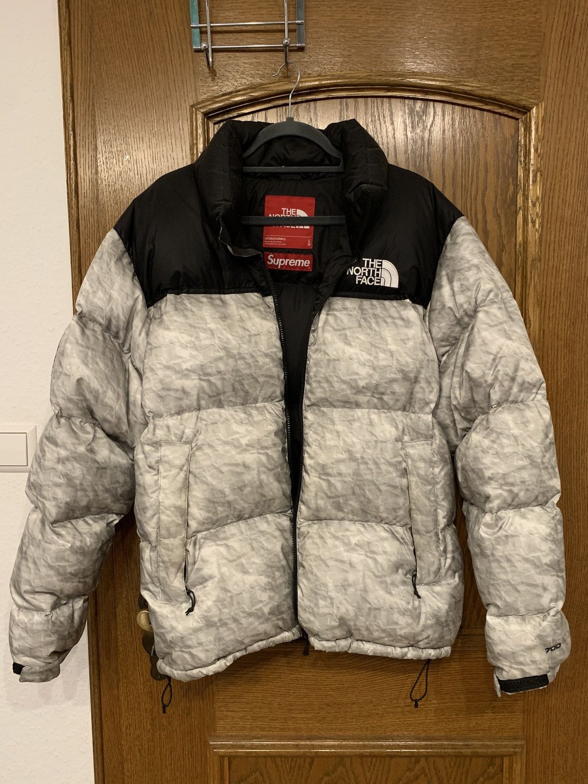 Supreme × The North Face Supreme x The North Face Paper Nuptse Size US L / EU 52-54 / 3 - 1 Thumbnail