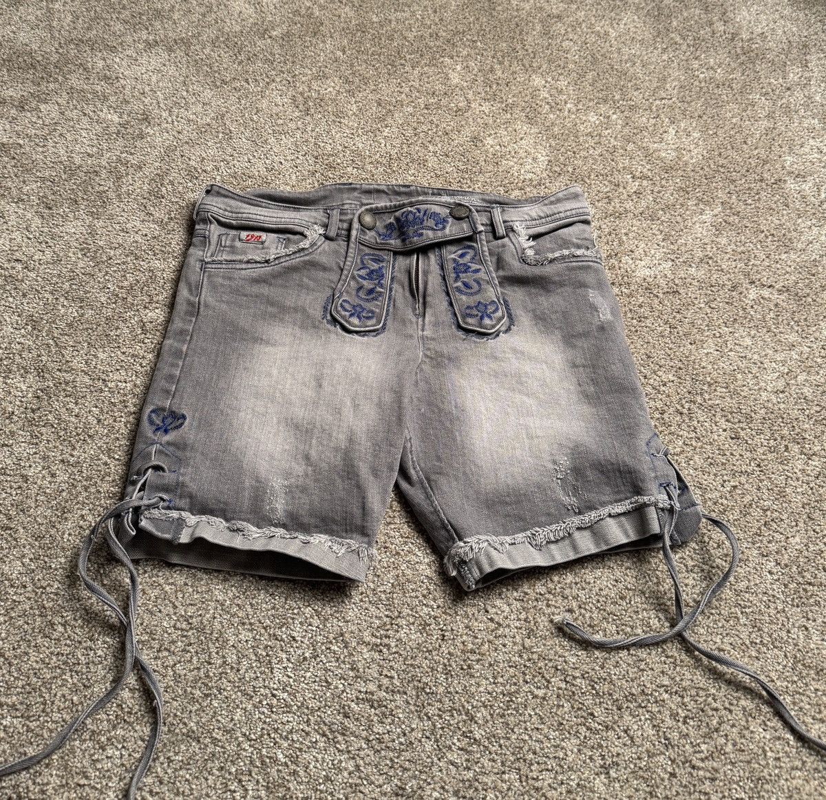 Other GREY FEVER LAWNE WESTERN STYLE TIE SHORTS Size 30" / US 8 / IT 44 - 1 Thumbnail