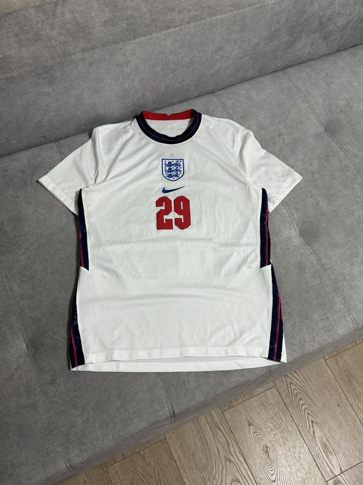 Nike Nike England Wan Bissaka 29 size M soccer jersey t-shirt Size US M / EU 48-50 / 2 - 6 Thumbnail