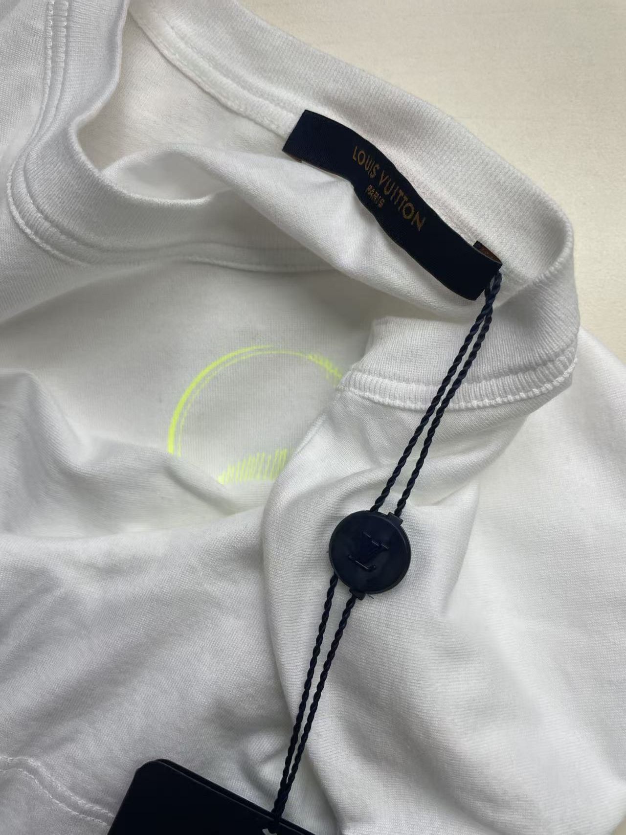 Louis Vuitton Louis Vuitton Vivienne Forever White Short Sleeve T-Shirt Size L / US 10 / IT 46 - 6 Thumbnail