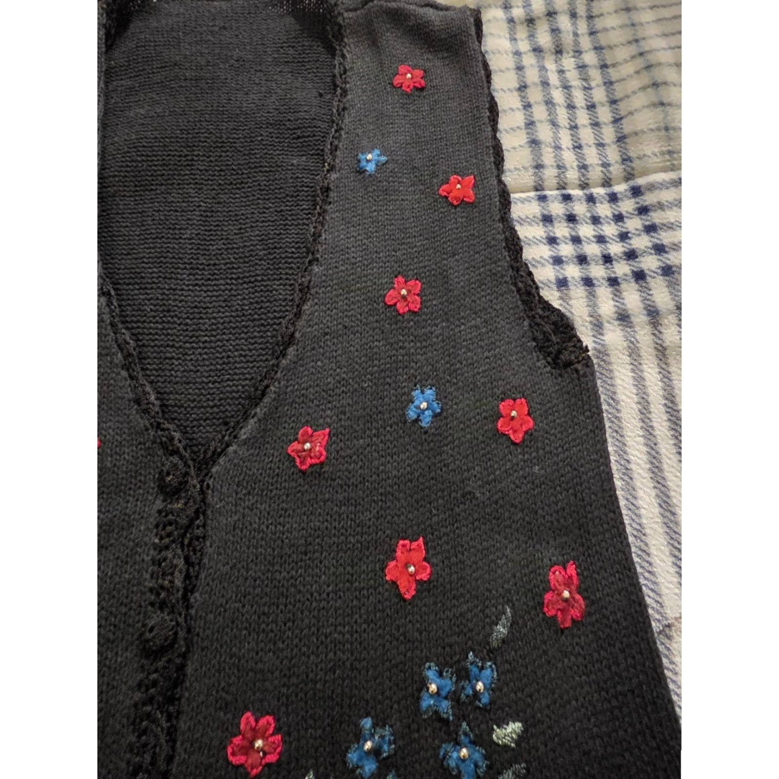 Vintage VINTAGE Erika Knit Cradigan Sweater Vest Embroidered Flowers Black Womens Large Size L / US 10 / IT 46 - 4 Thumbnail