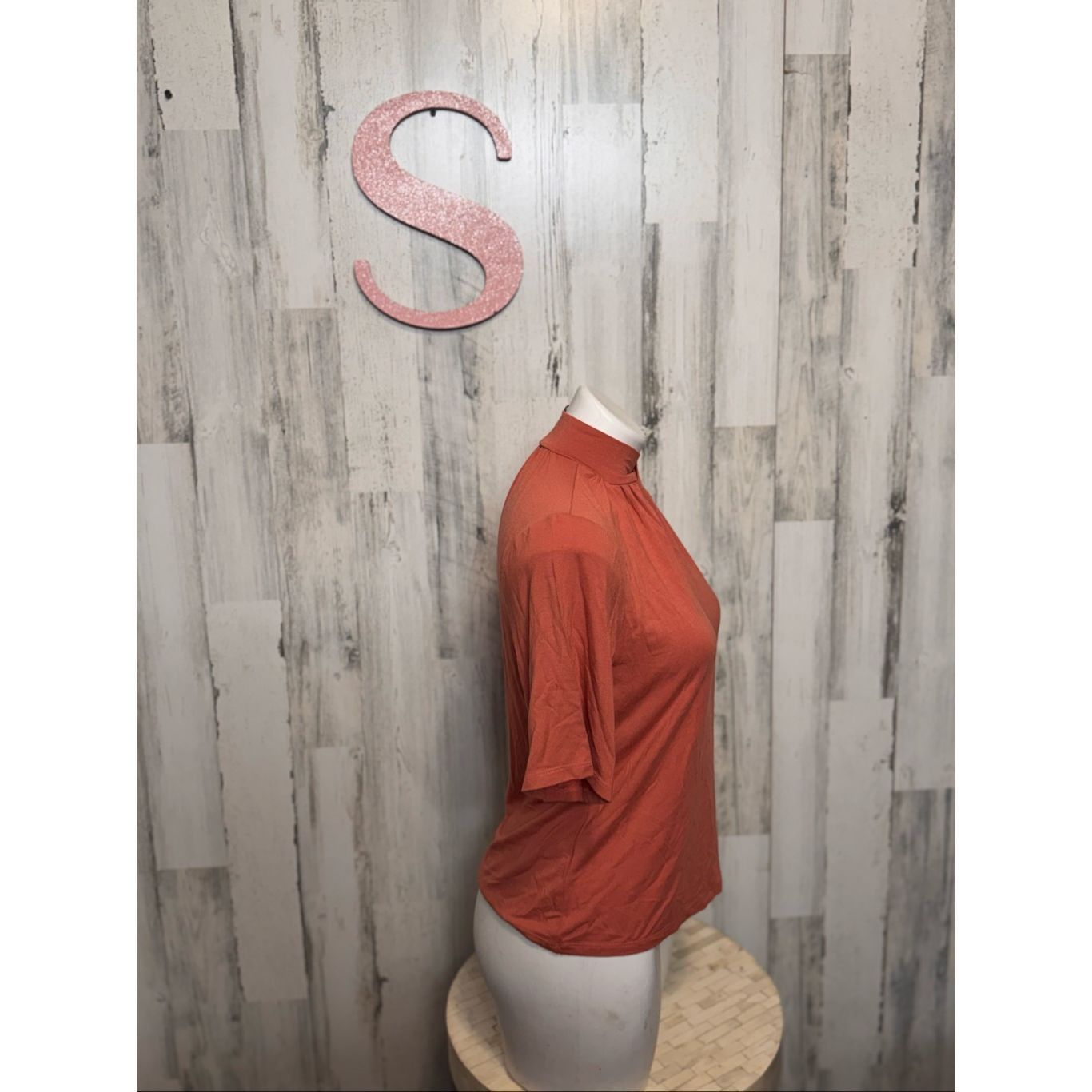 Other Tahari Rust Mock Neck Keyhole Blouse | Soft Stretchy Short Sleeve Top Size Small Size S / US 4 / IT 40 - 7 Thumbnail