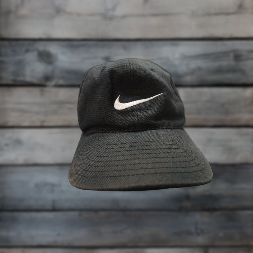 Nike VINTAGE Nike Snapback Hat Cap Strap Back Black Swoosh Logo Mens Cotton White Tag Size ONE SIZE - 1 Thumbnail