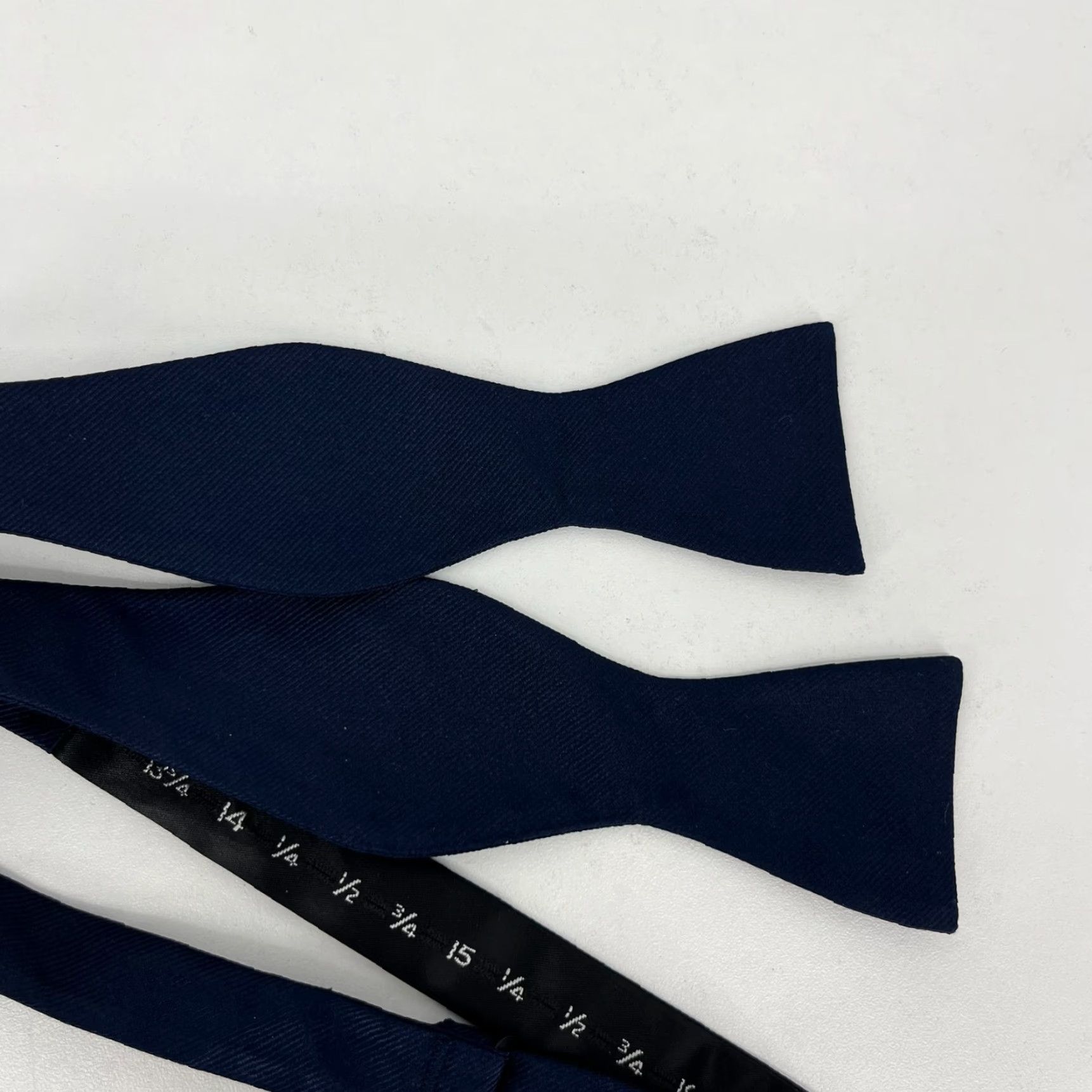 Banana Republic Banana Republic Bow Tie Men's One Size Navy Blue Stain Resistant Designer Solid Size ONE SIZE - 2 Thumbnail
