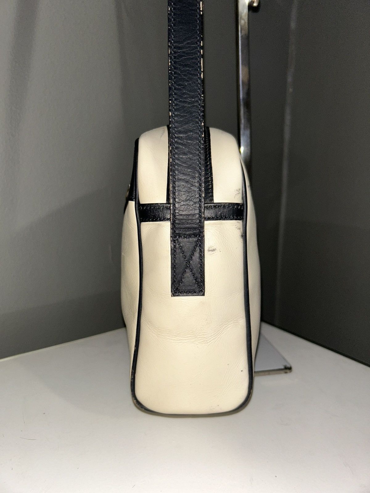 Burberry Vintage Burberry Leather Crossbody w Nova Check Interior Size ONE SIZE - 11 Thumbnail