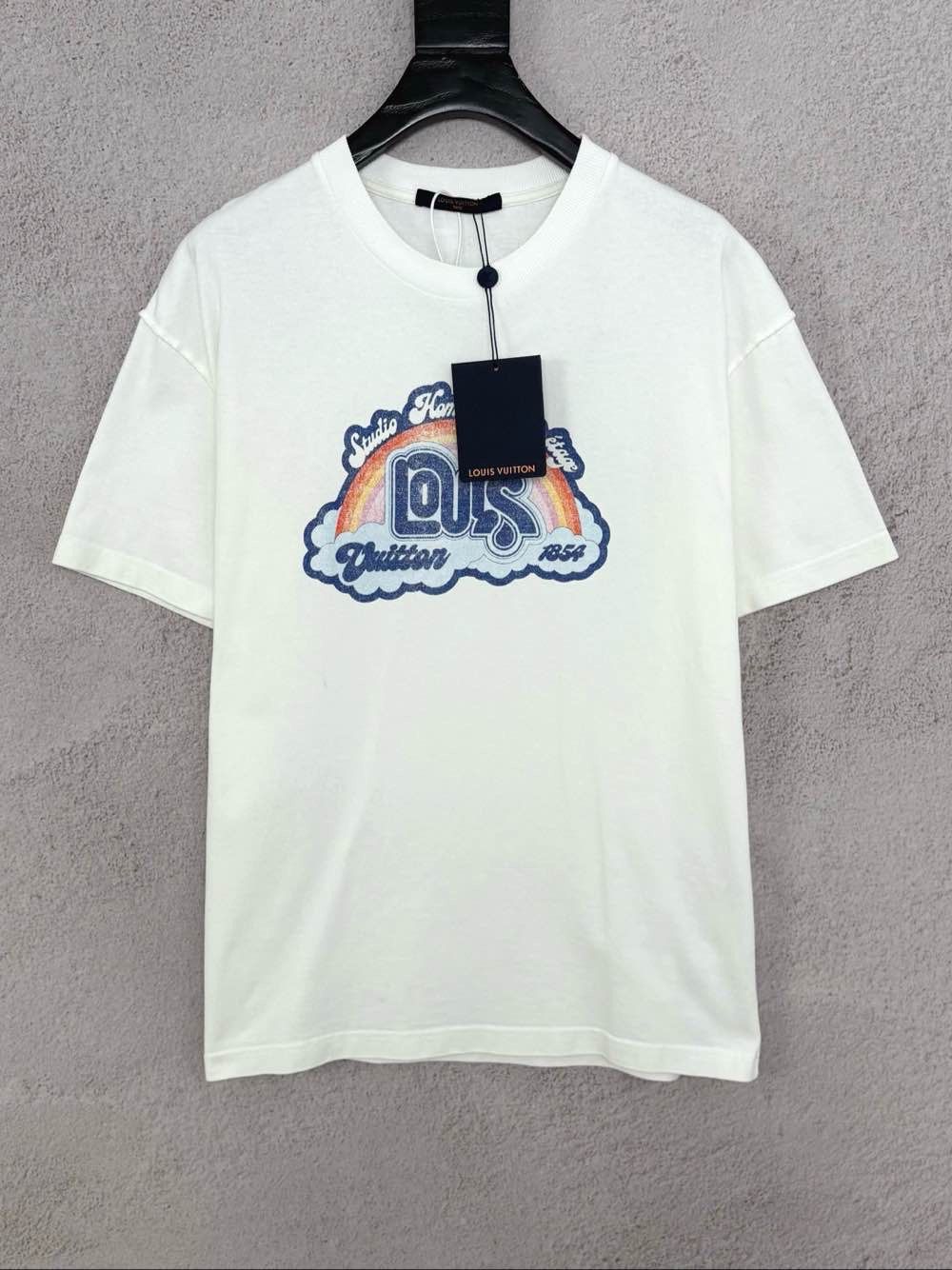 Louis Vuitton Louis Vuitton Rainbow Print T-Shirt Size M Size US M / EU 48-50 / 2 - 1 Thumbnail