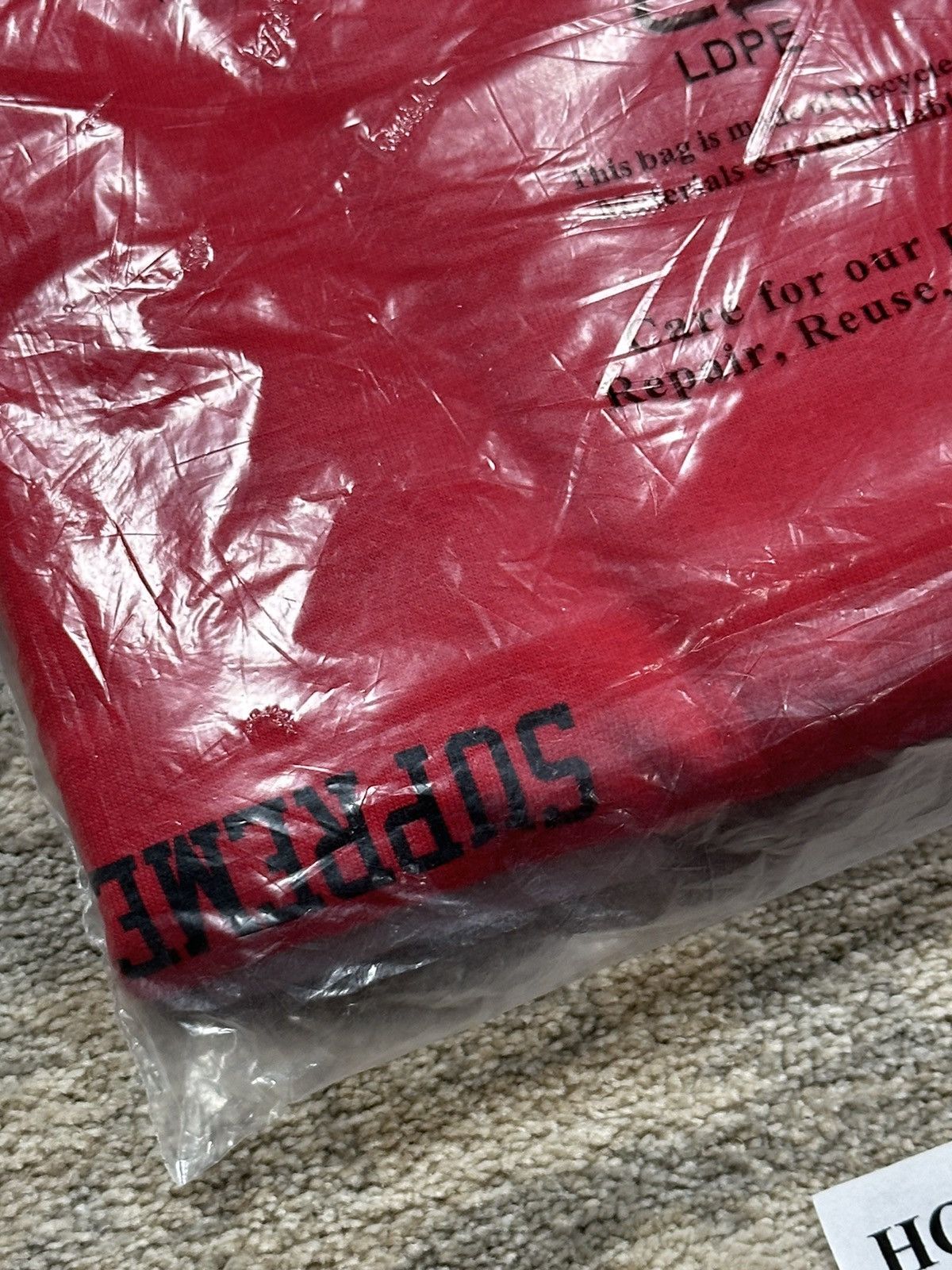 Supreme Supreme Fight For NY Tee - Red - XL - FW23 Size US XL / EU 56 / 4 - 7 Thumbnail