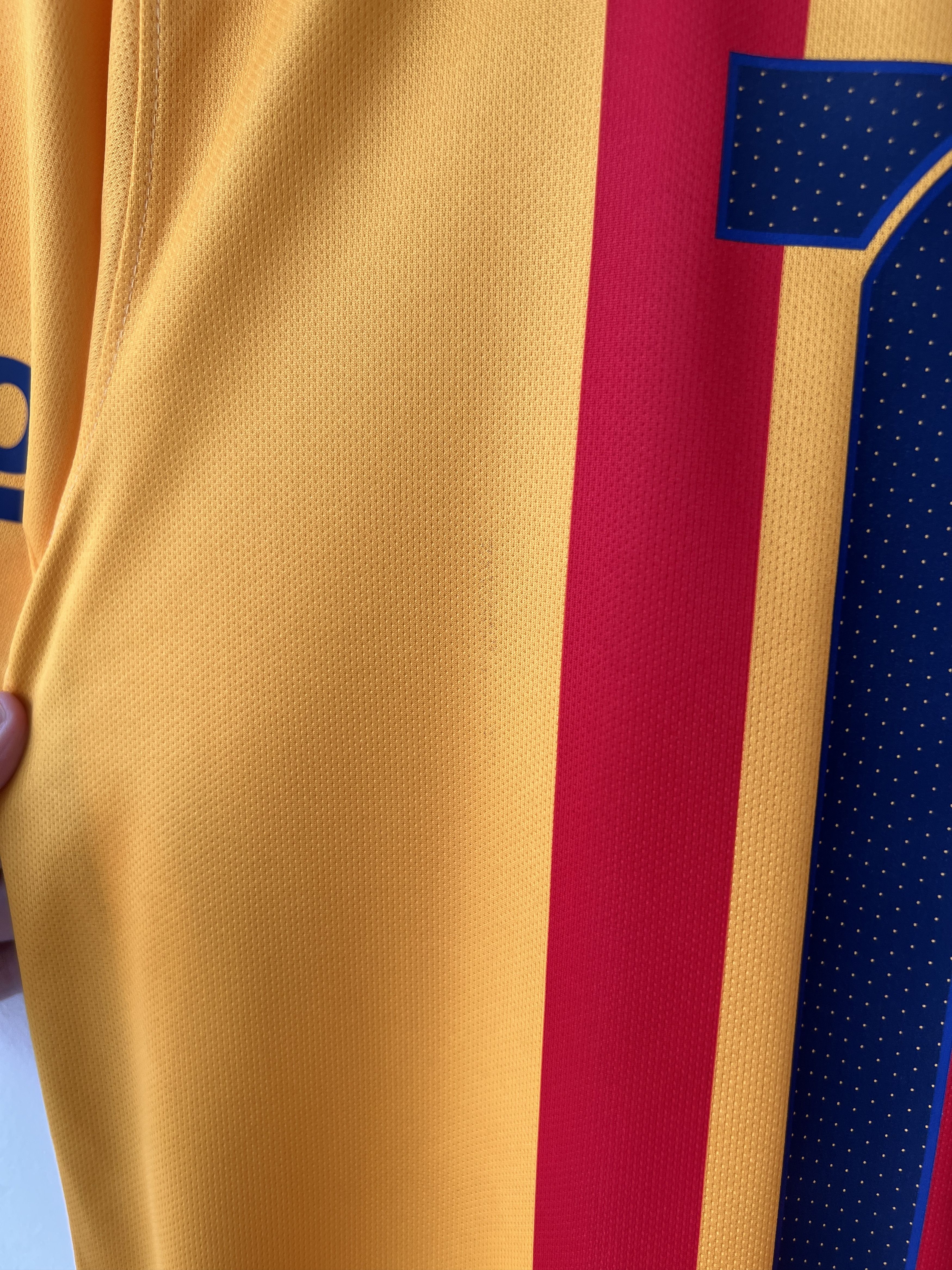 Nike (L) Barcelona 2015-16 Away Shirt Messi #10 Kit Size US L / EU 52-54 / 3 - 8 Thumbnail
