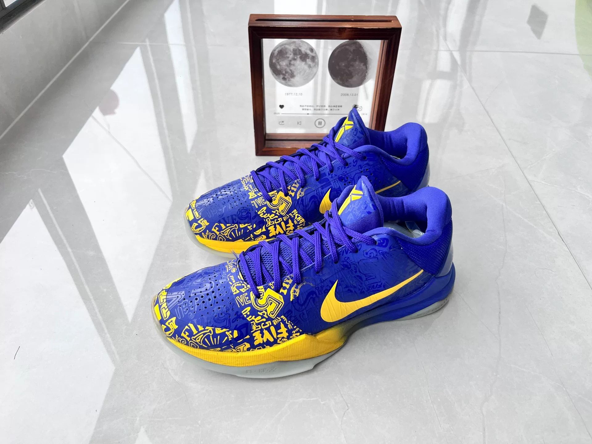 Nike Nike KOBE5 Yellow Lowtop Sneakers 10 Men Size US 10 / EU 43 - 1 Thumbnail