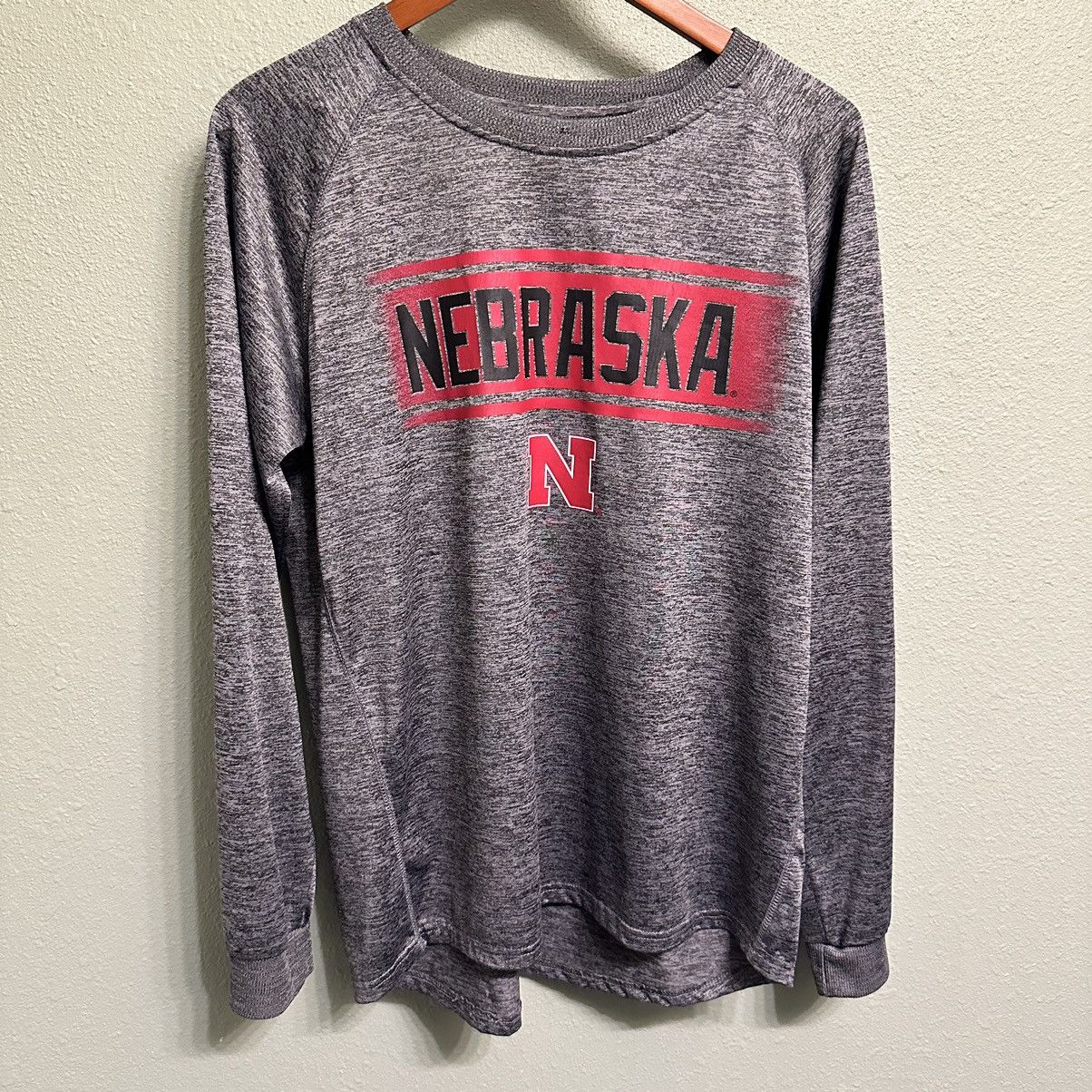 Colosseum Athletics Colosseum Gray Men’s Nebraska Cornhusker Long Sleeve Shirt Size US XL / EU 56 / 4 - 1 Thumbnail