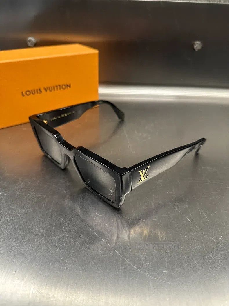 Louis Vuitton Louis Vuitton Square sunglasses with black plate frame Size ONE SIZE - 2 Thumbnail