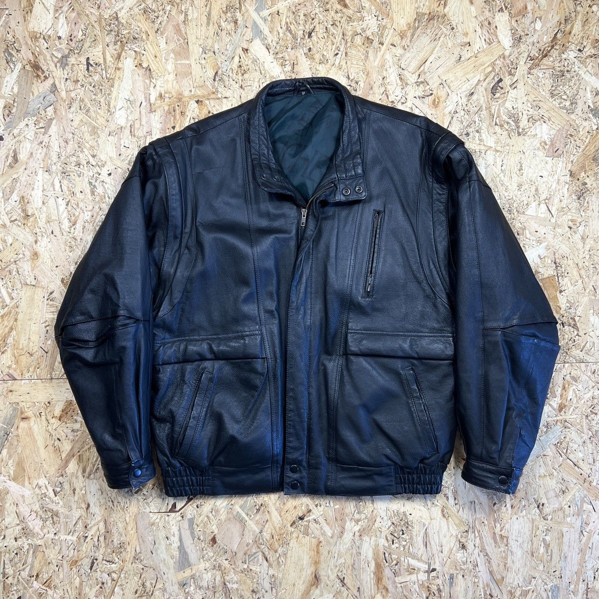 Leather × Vintage Vintage Black Leather Motor Biker Jacket Trucker Genuine Size US L / EU 52-54 / 3 - 1 Thumbnail