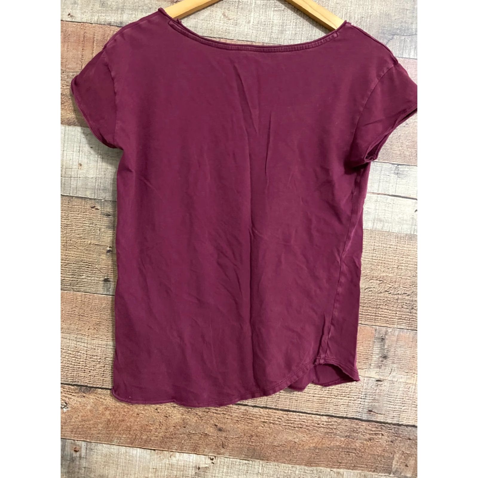 American Eagle Outfitters American Eagle Outfitters Favorite T Shirt Women's Small Burgandy V-Neck Short Sleeve Tee Size S / US 4 / IT 40 - 2 Thumbnail