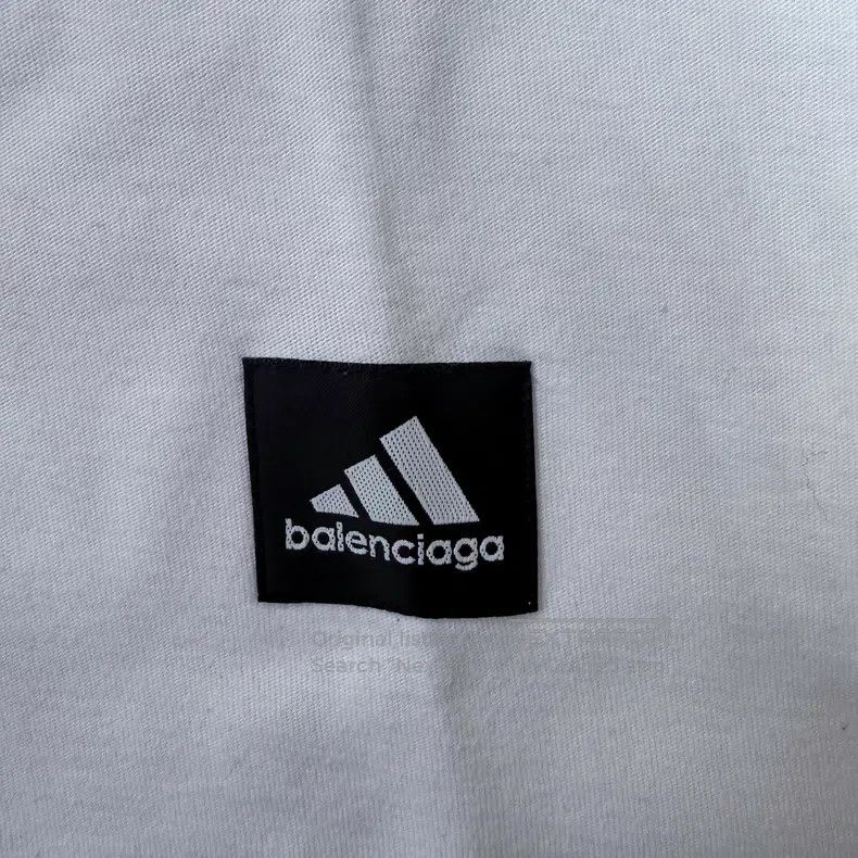 Balenciaga Balenciaga Short Sleeve T-Shirt with Letter Embroidery Log Size US S / EU 44-46 / 1 - 4 Thumbnail