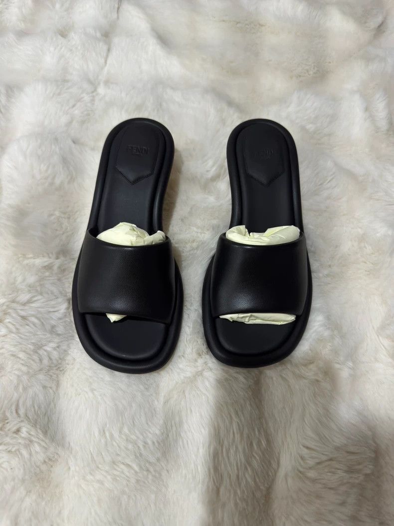 Fendi Fendi Leather slippers with logo heel slipper Size US 5.5 / IT 35.5 - 3 Thumbnail
