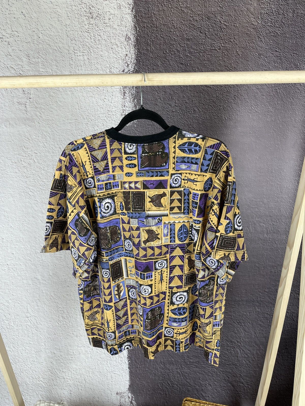 Vintage Earth vintage handmade in Zimbabwe Rhino allover print tee Size US L / EU 52-54 / 3 - 12 Thumbnail
