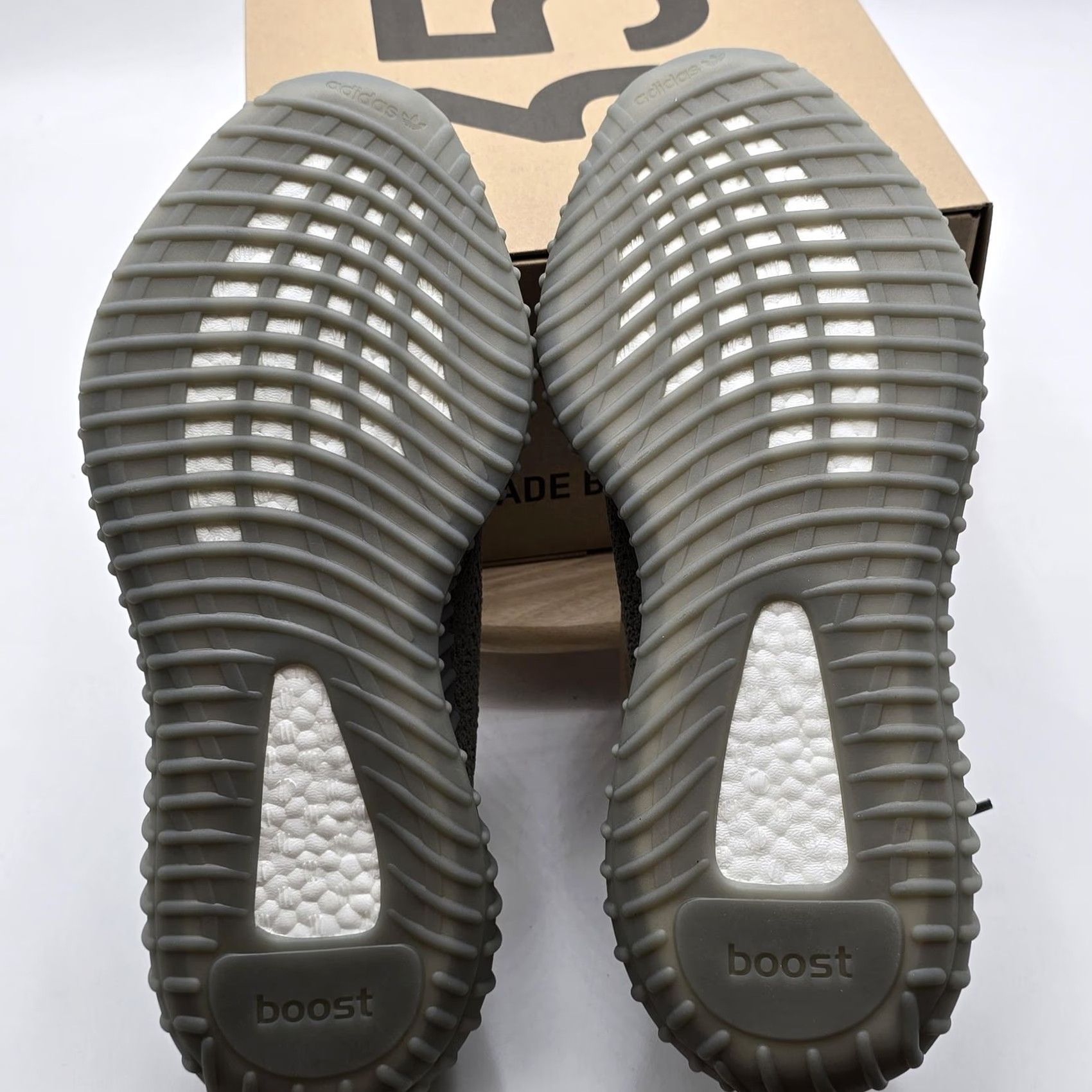 Adidas Adidas Yeezy Boost 350 V2 Shoes Mens Size 10 Gray Granite Low Top Sneaker HQ2059 Size US M / EU 48-50 / 2 - 6 Thumbnail