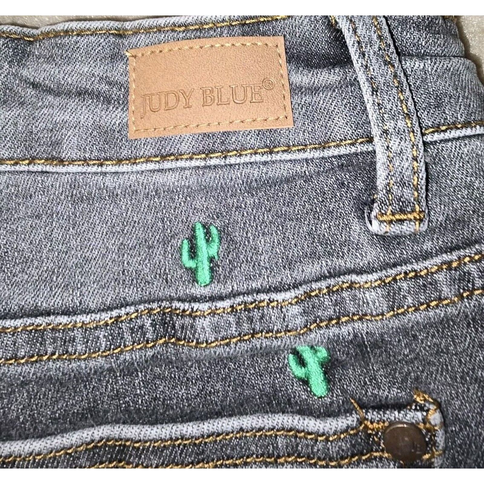 Judy Blue Judy Blue Size XL Gray Cactus Embroidered High Waist Shorts Size 36" / US 14 / IT 50 - 3 Thumbnail