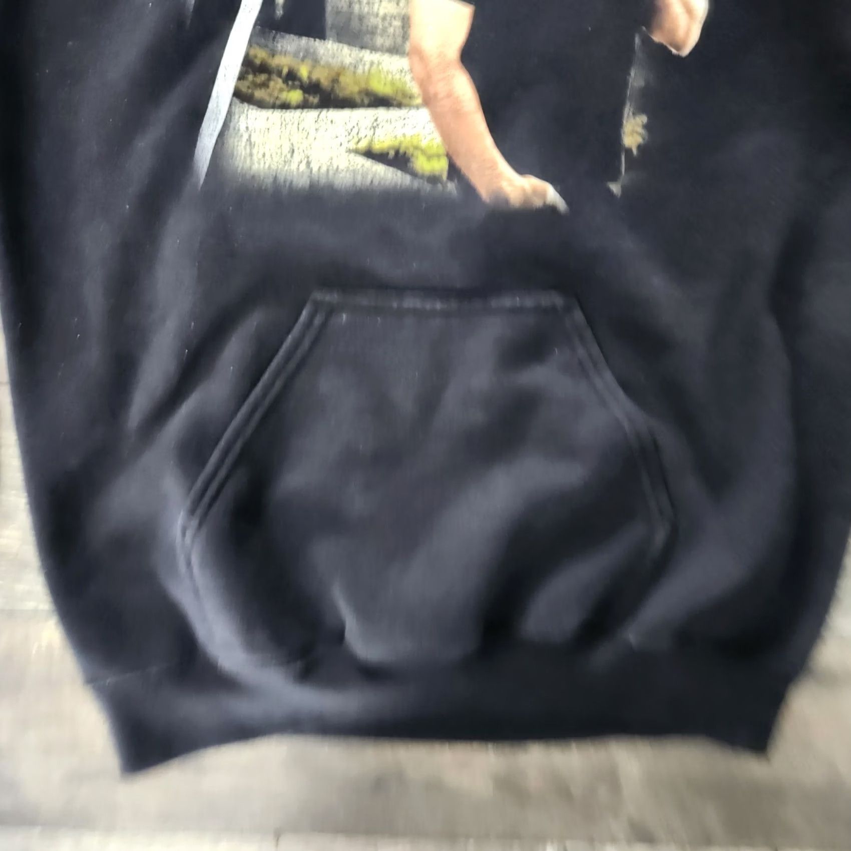 Gildan VINTAGE Chris Young 2015 I'm Coming Over Hoodie Sweatshirt Black Size S Mens Regular Pullover Knit Cotton Polyester Graphic Print Country Rare Size US S / EU 44-46 / 1 - 3 Thumbnail