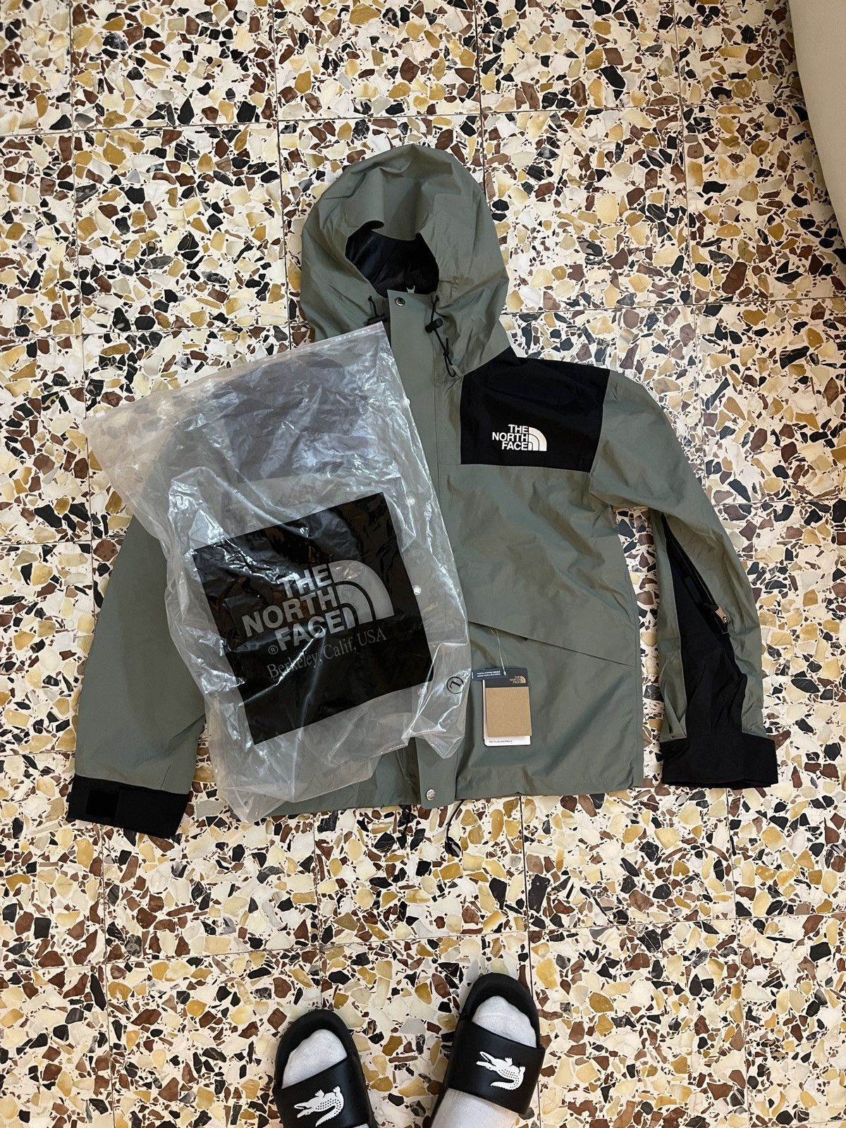 The North Face The North Face Khaki Shell Raincoat Jacket Size US M / EU 48-50 / 2 - 1 Thumbnail