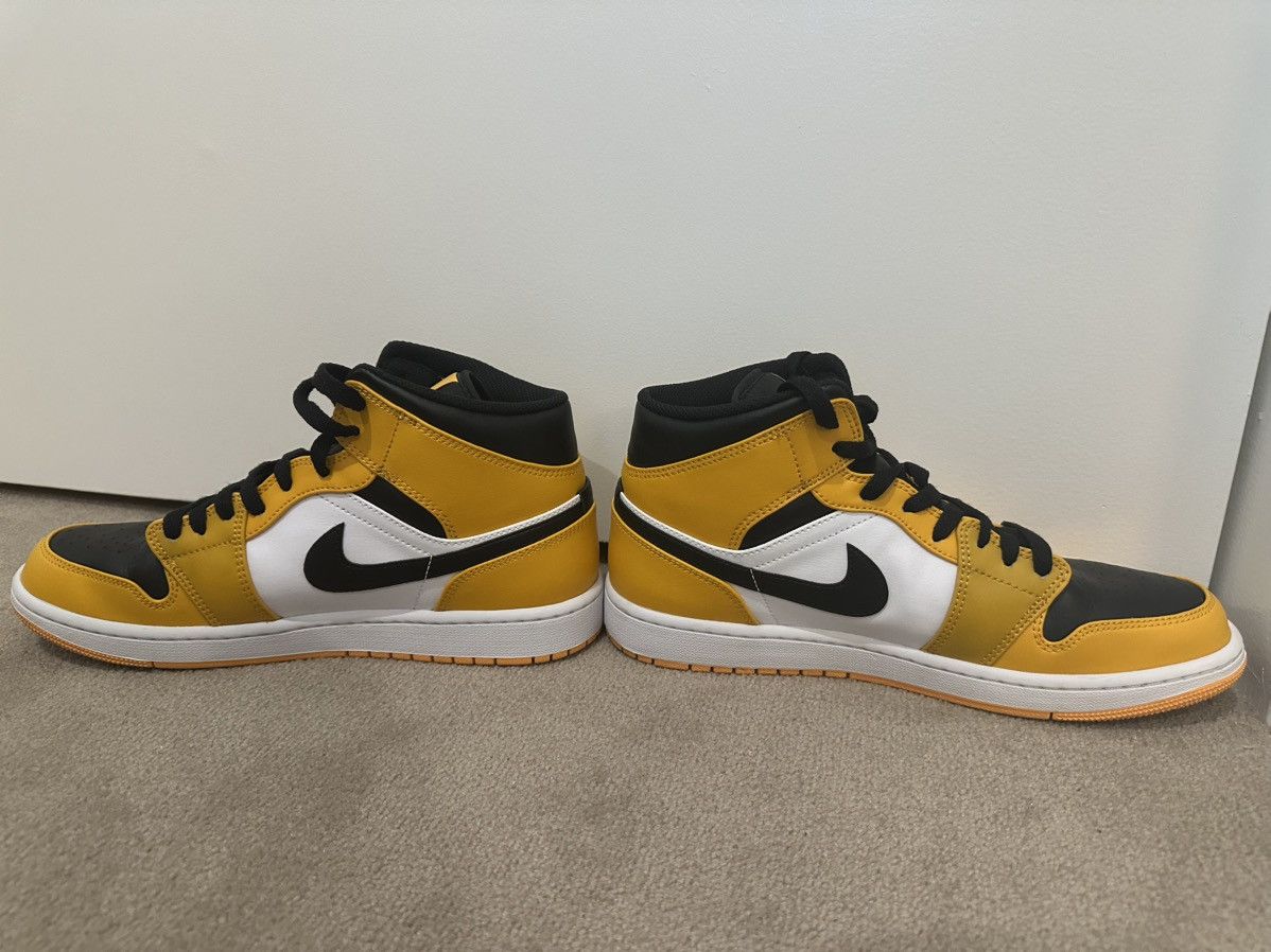 Jordan Brand Air Jordan 1 Mid Taxi Size US 9.5 / EU 42-43 - 3 Thumbnail