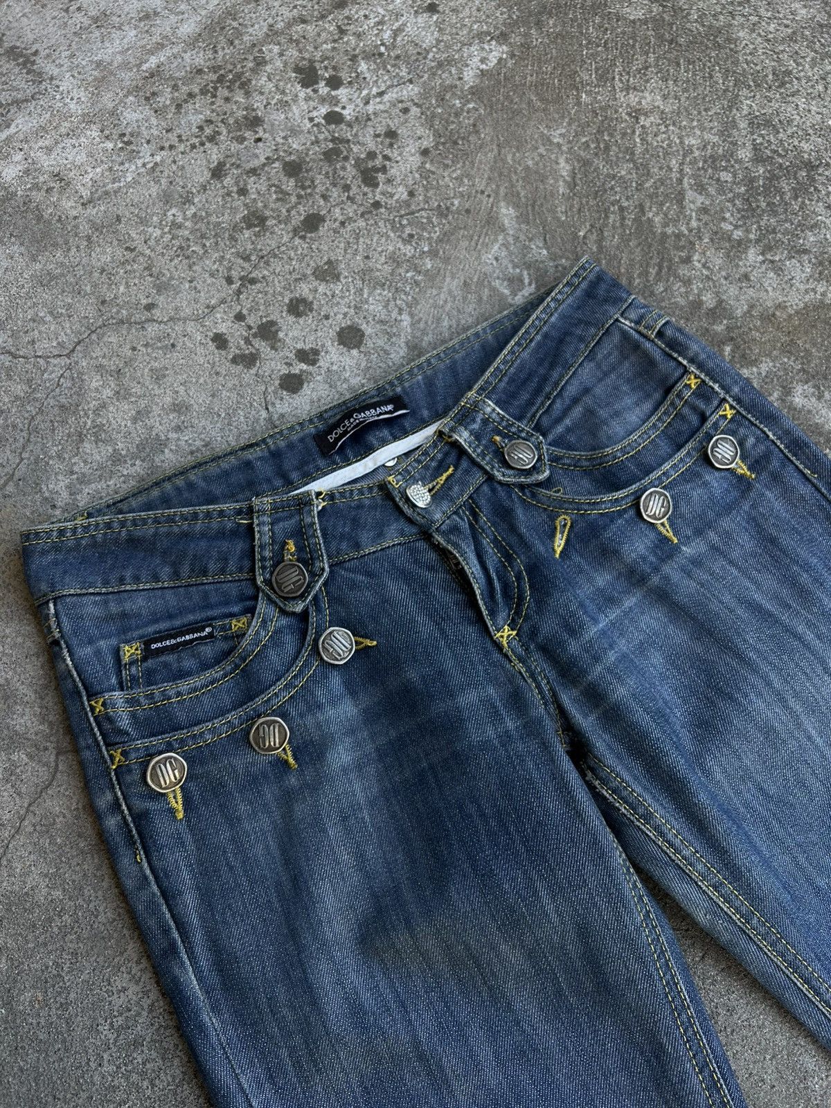 Dolce & Gabbana Crazy Vintage Dolce Gabbana Flared Bootcut Jeans Metal Logo Size 30" / US 8 / IT 44 - 9 Thumbnail