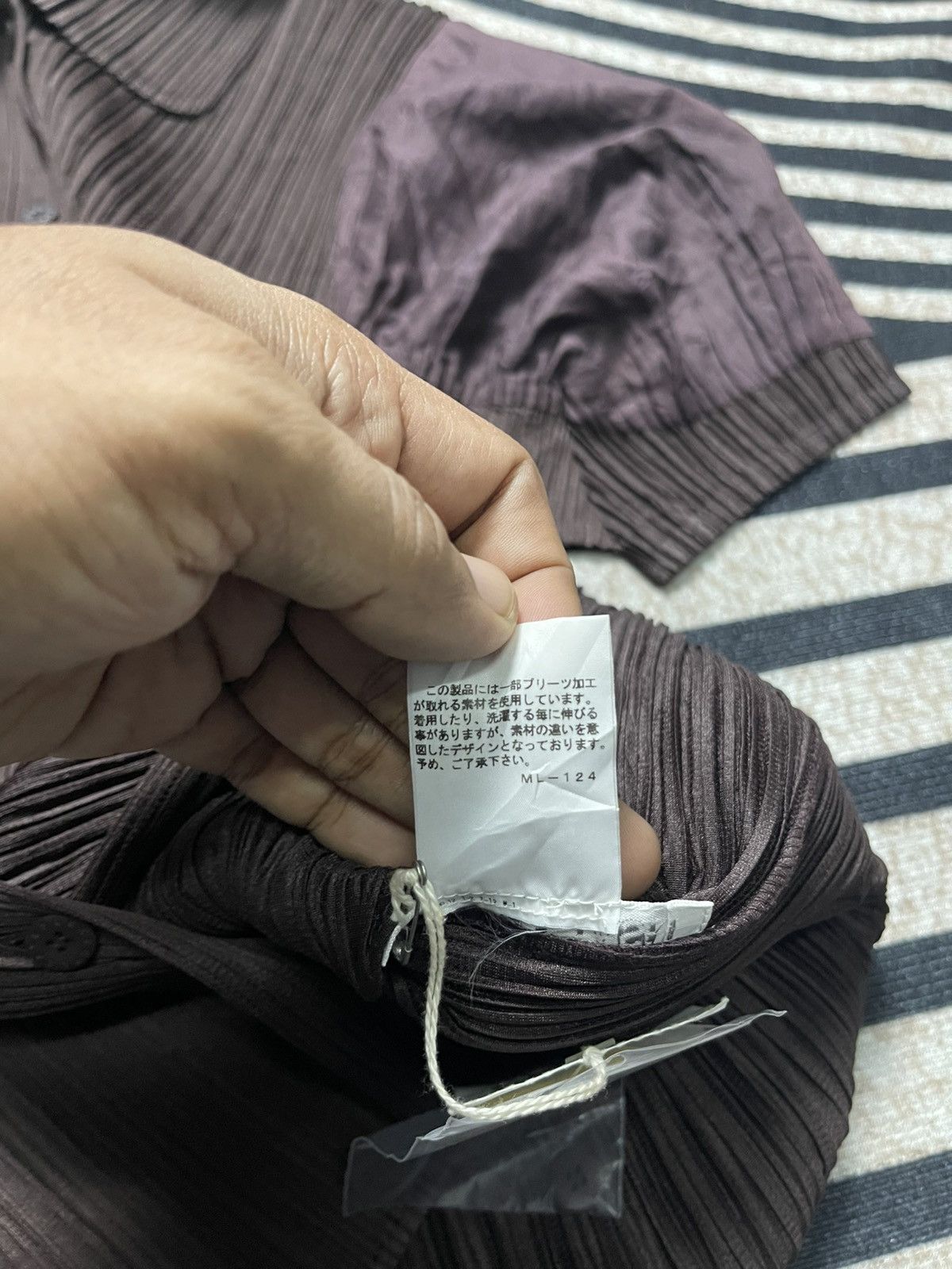 Pleats Please Issey Miyake 1990s PLEATS PLEASE ISSEY MIYAKE PLEATED BUTTON UP SHIRT Size M / US 6-8 / IT 42-44 - 14 Thumbnail