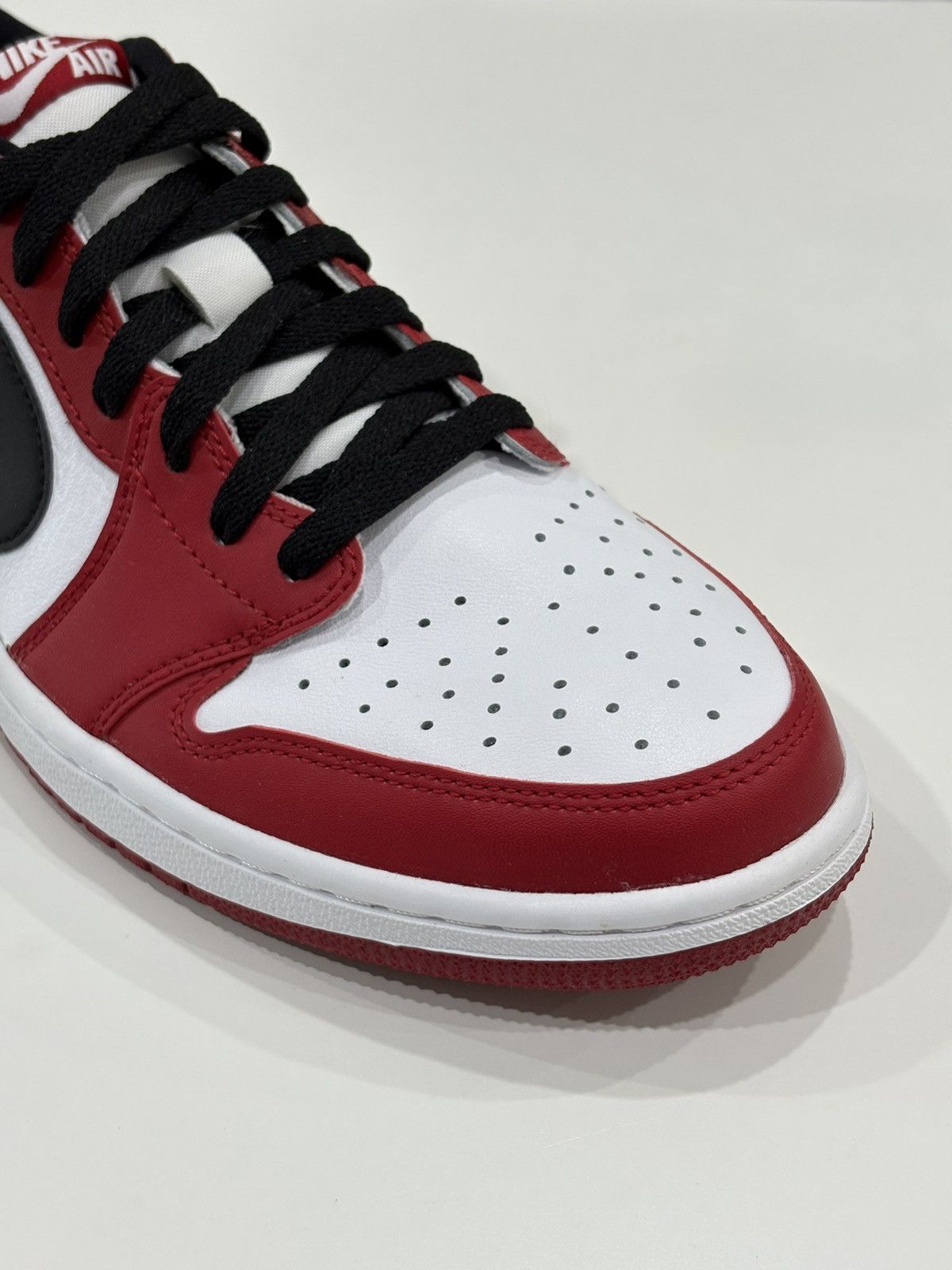 Jordan Brand Jordan 1 Chicago OG Low 2016 Size US 10.5 / EU 43-44 - 13 Thumbnail