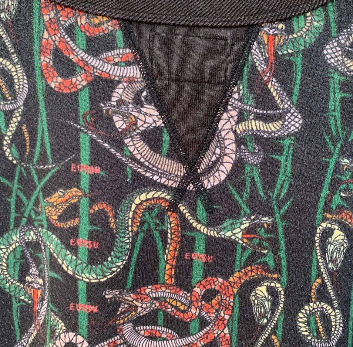 Evisu Evisu Snake Bamboo Patern Double V Crewneck Overprint Size US M / EU 48-50 / 2 - 7 Thumbnail