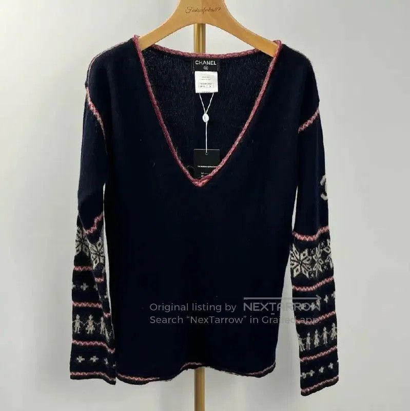 Chanel Chanel Navy Wool Sweater for Women . Size M / US 6-8 / IT 42-44 - 1 Thumbnail
