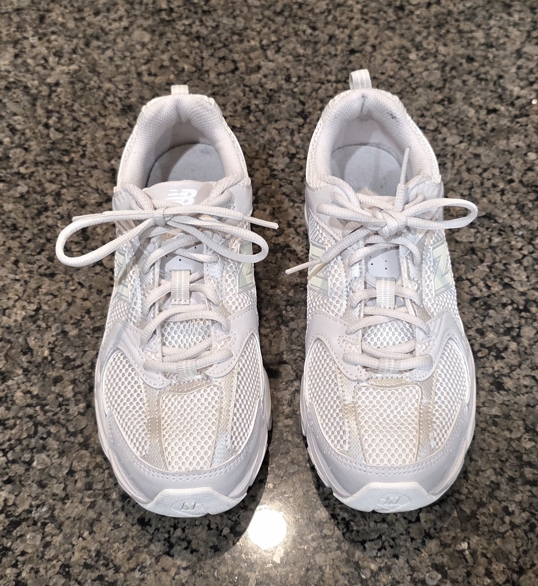 New Balance New Balance 530 Mens Womens White Metallic Silver Moonbeam Size US 6 / EU 39 - 3 Thumbnail