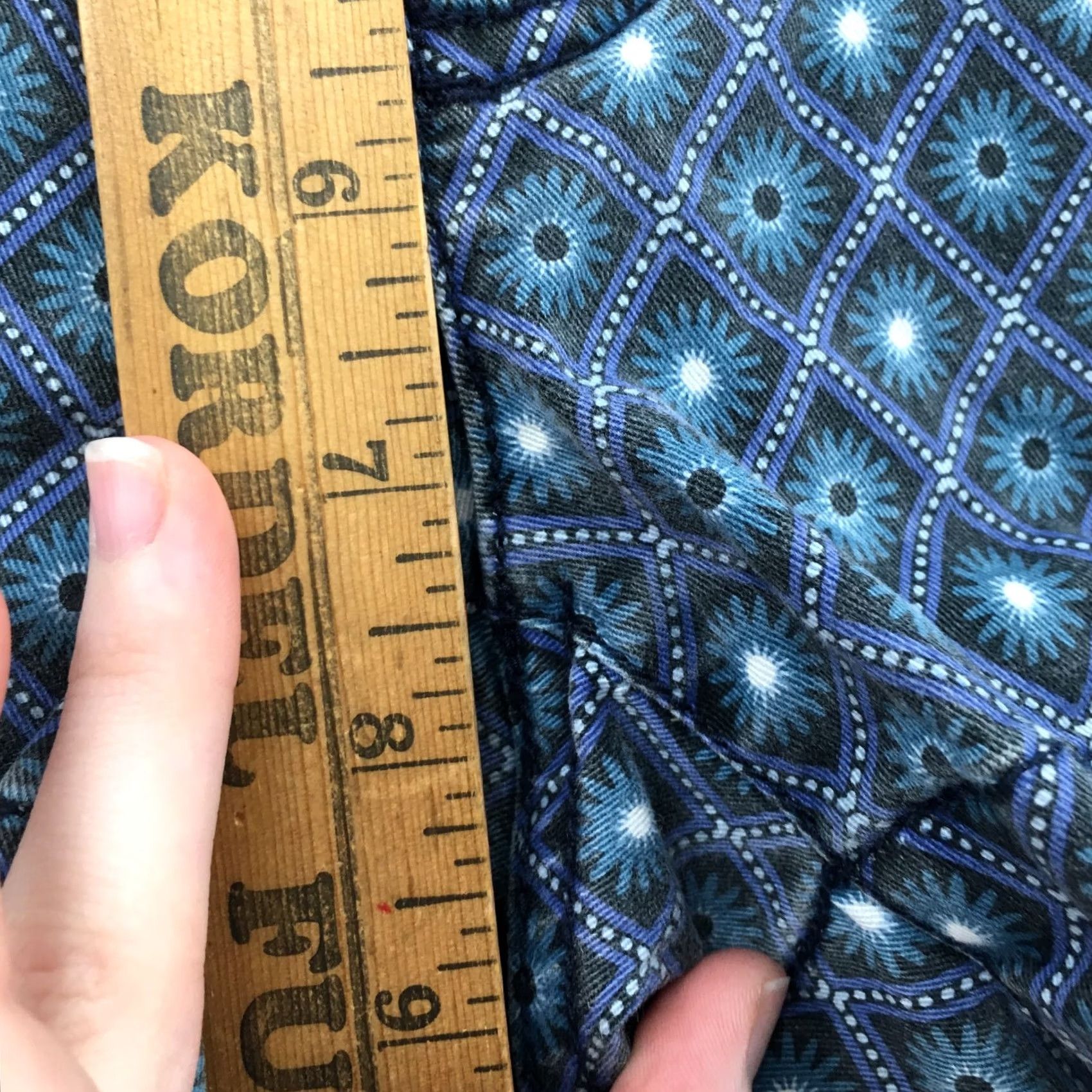 American Eagle Outfitters American Eagle Outfitters Stretch Chino Shorts Women 4 Blue Floral Size 27" / US 4 / IT 40 - 7 Thumbnail