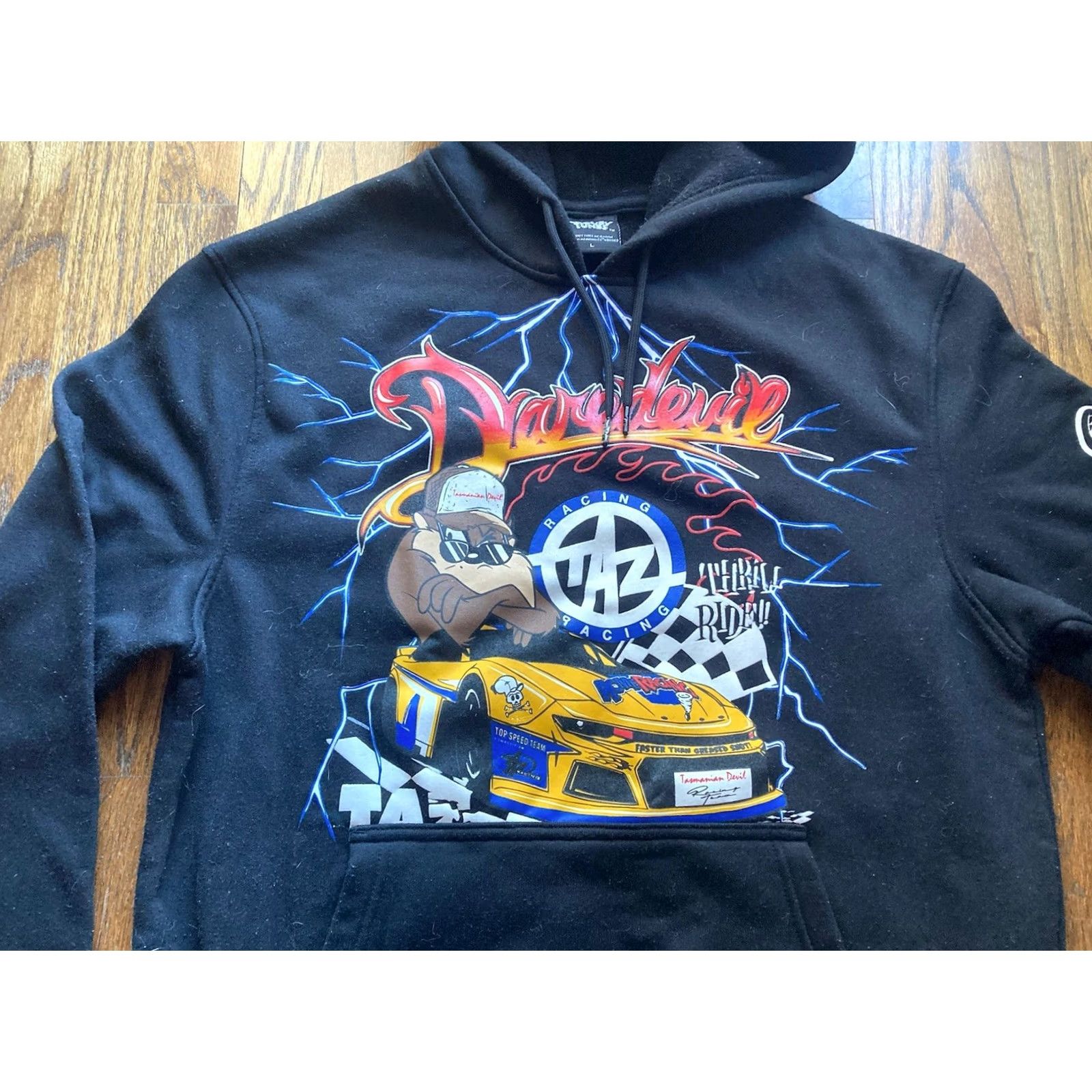 Vintage VINTAGE Looney Tunes Sweatshirt Large Taz Racing Tasmanian Devil Black NASCAR Size US L / EU 52-54 / 3 - 2 Thumbnail