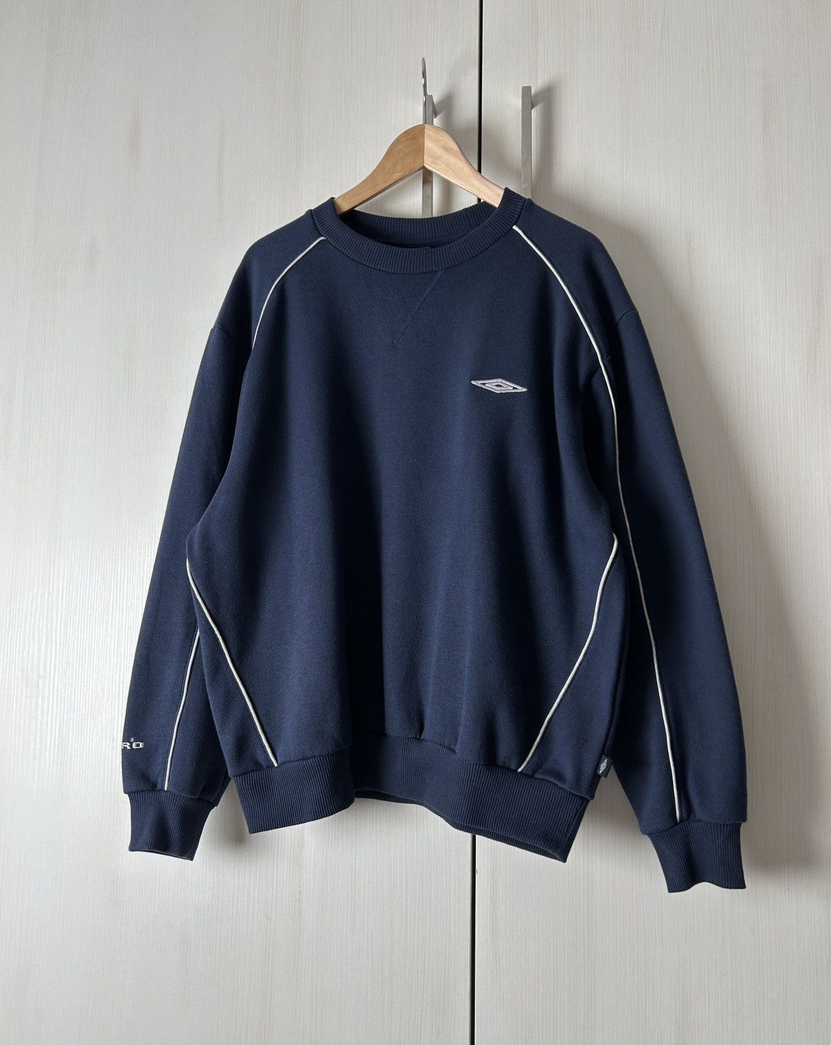 Umbro Vintage Umbro Sportswear blue sweatshirt mens 2000s y2ki Size US L / EU 52-54 / 3 - 1 Thumbnail