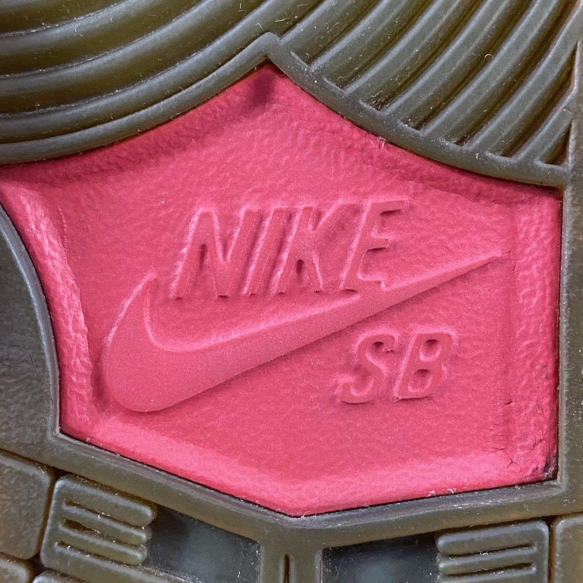 Nike SB Dunk Low Dorothy 2014 Size US 8.5 / EU 41-42 - 10 Thumbnail