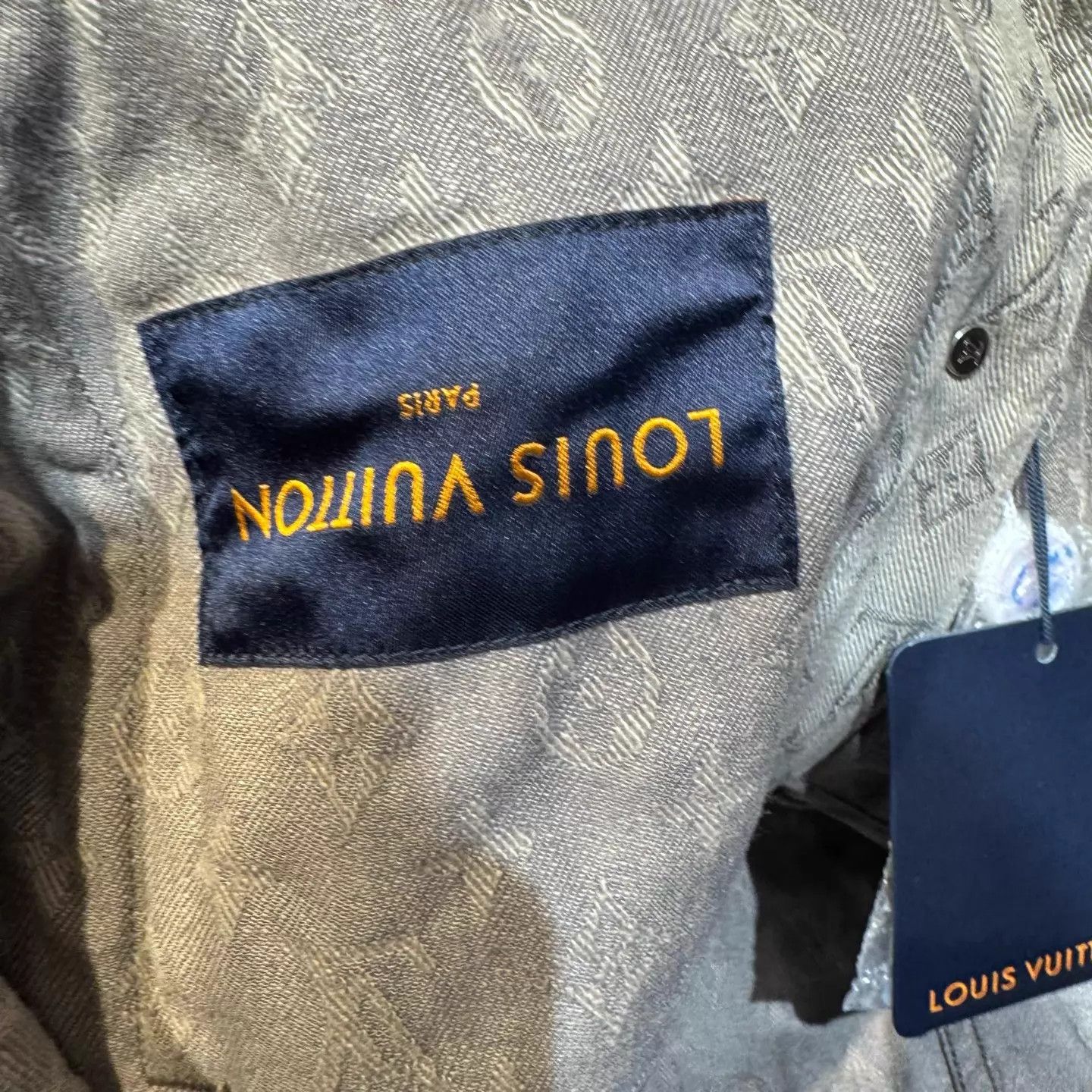 Louis Vuitton Louis Vuitton gray Monogram print denim jacket size 44 Size US S / EU 44-46 / 1 - 5 Thumbnail