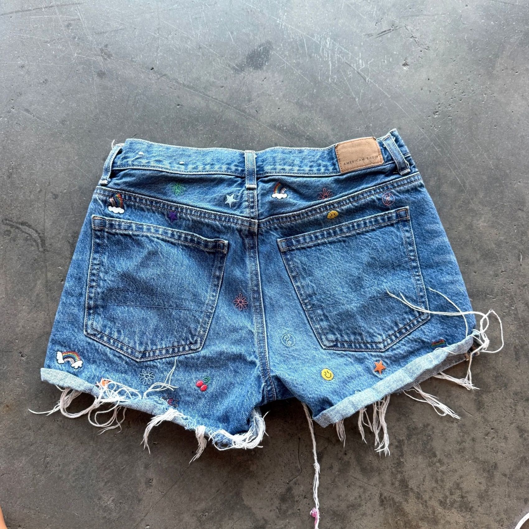 Vintage VINTAGE Y2K Embroidered American Eagle Smiley 90s Boyfriend Denim Shorts 2 Size 26" / US 2 / IT 38 - 2 Thumbnail