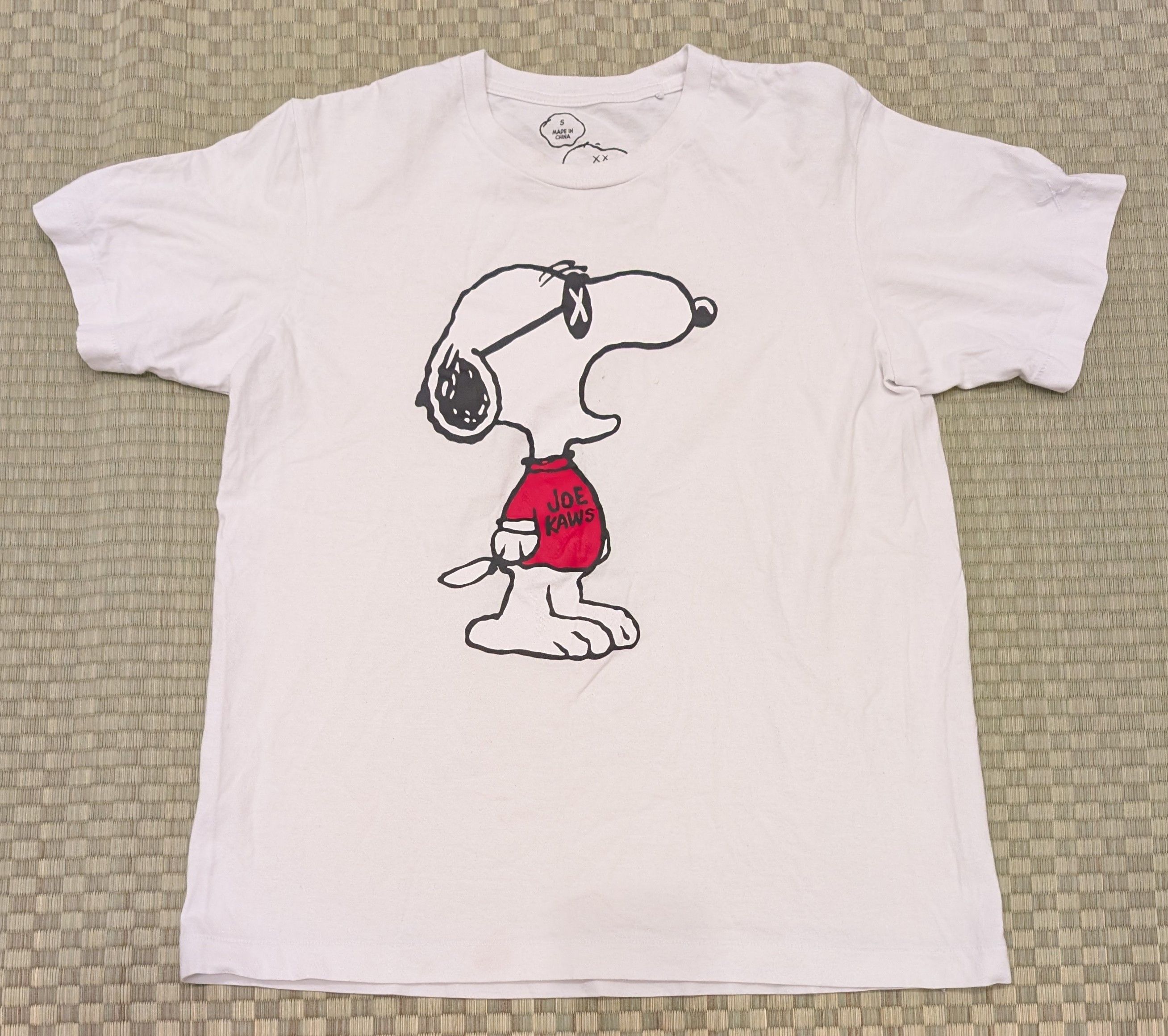 Kaws × Peanuts × Uniqlo Uniqlo x KAWS x Peanuts Joe Cool Snoopy T-shirt Size US S / EU 44-46 / 1 - 1 Thumbnail