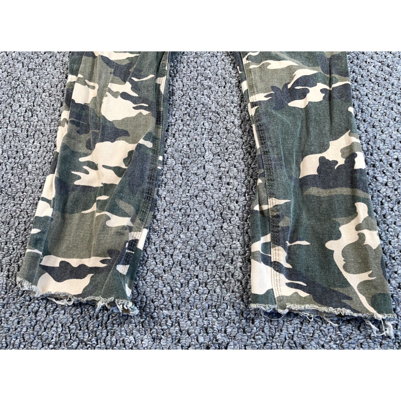 J Brand 22 Oz Brand Camouflage Pattern Tapered Leg Jeans Women's 33 x 26 Raw Edge Size 24" / US 00 / IT 34 - 4 Thumbnail