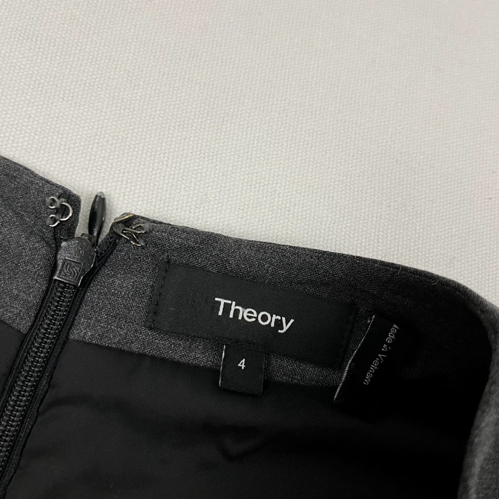 Theory Theory Sheath Dress Womens Size 4 Gray Wool Blend Midi Cocktail Zip V-Neck Sleeveless Size S / US 4 / IT 40 - 2 Thumbnail