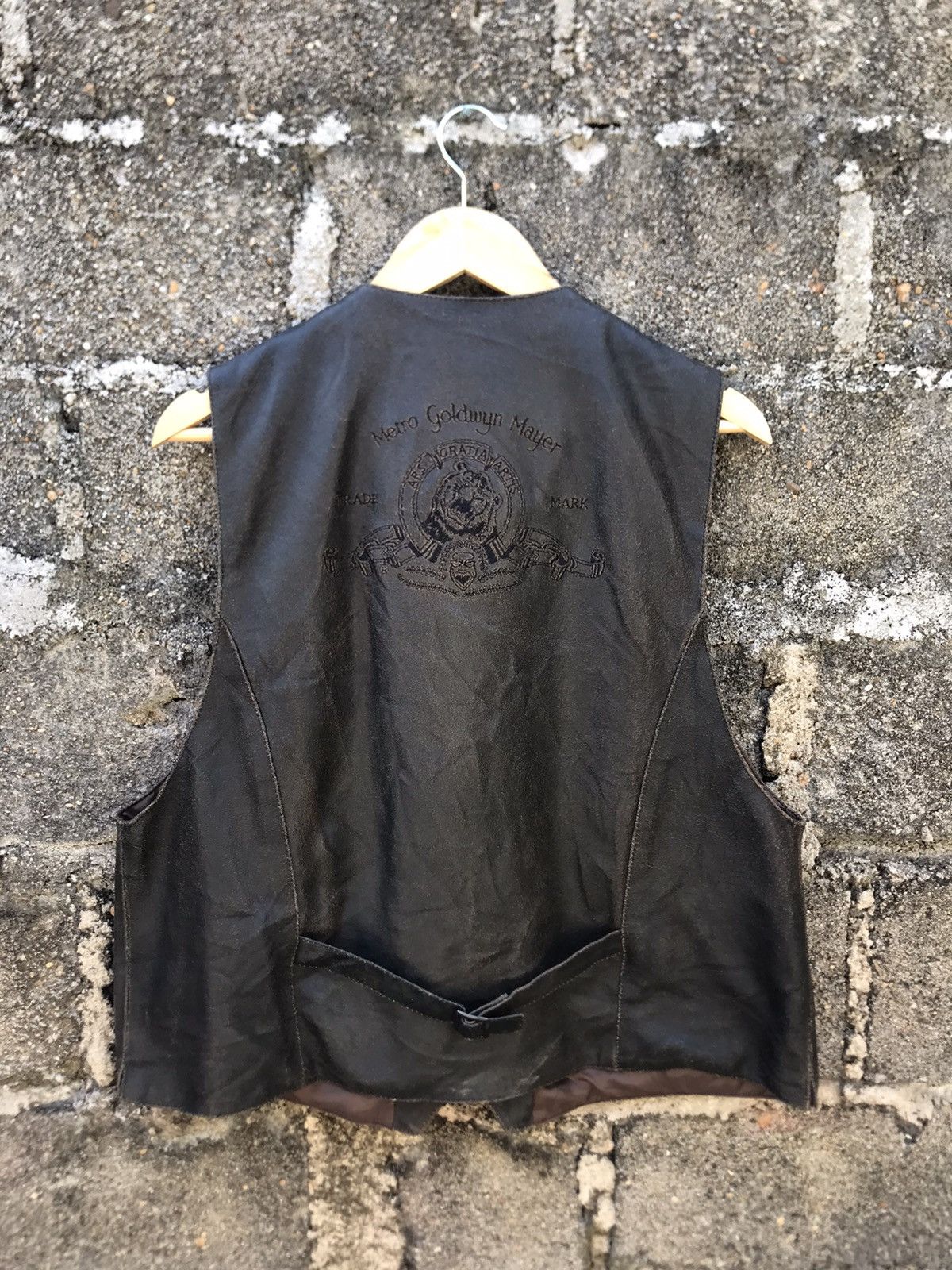 Leather × Universal Studios Vintage Metro Goldwyn Mayer Button Leather Vest Size US L / EU 52-54 / 3 - 12 Thumbnail