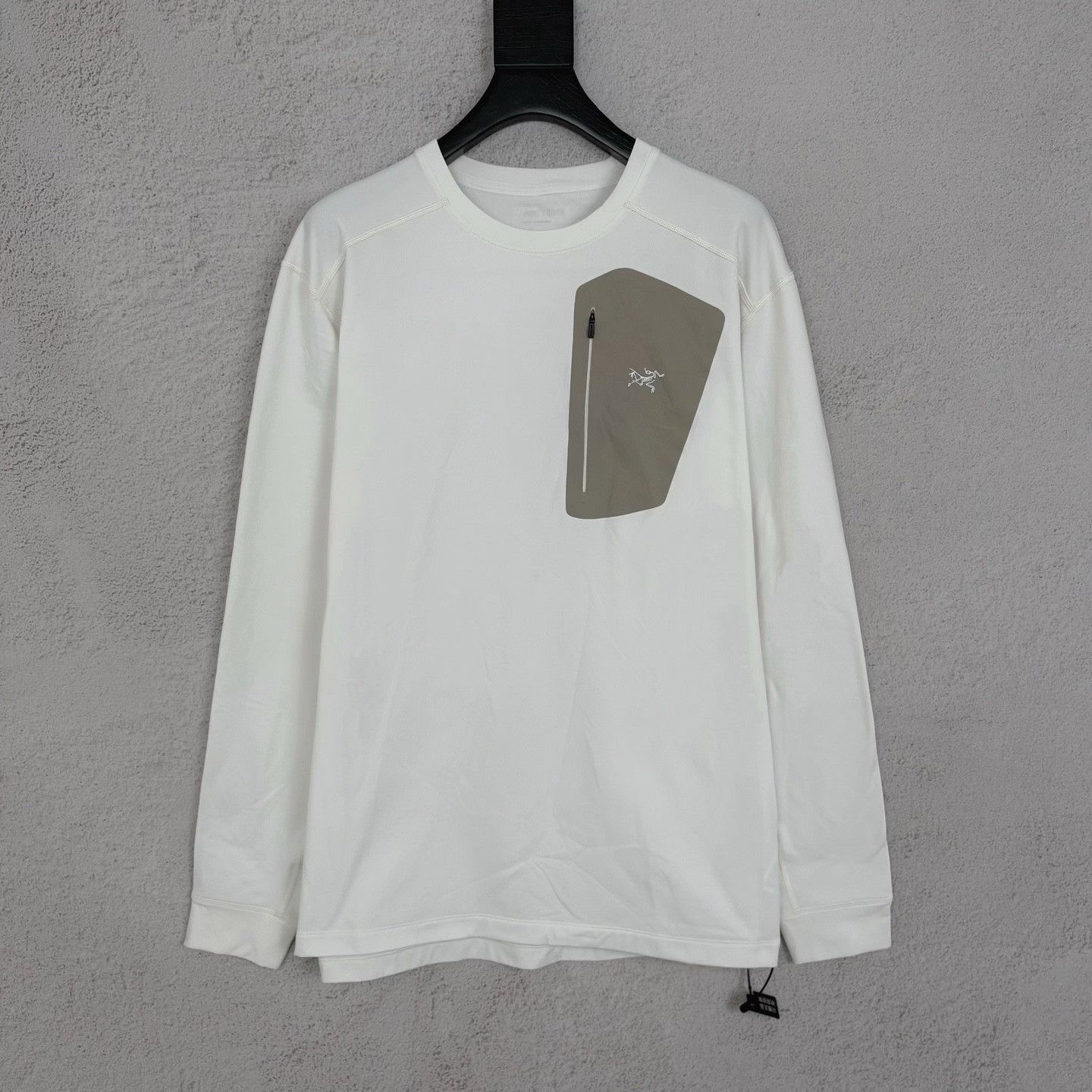 Arc'teryx Arc'teryx White Hoodie l Men Size US L / EU 52-54 / 3 - 1 Thumbnail