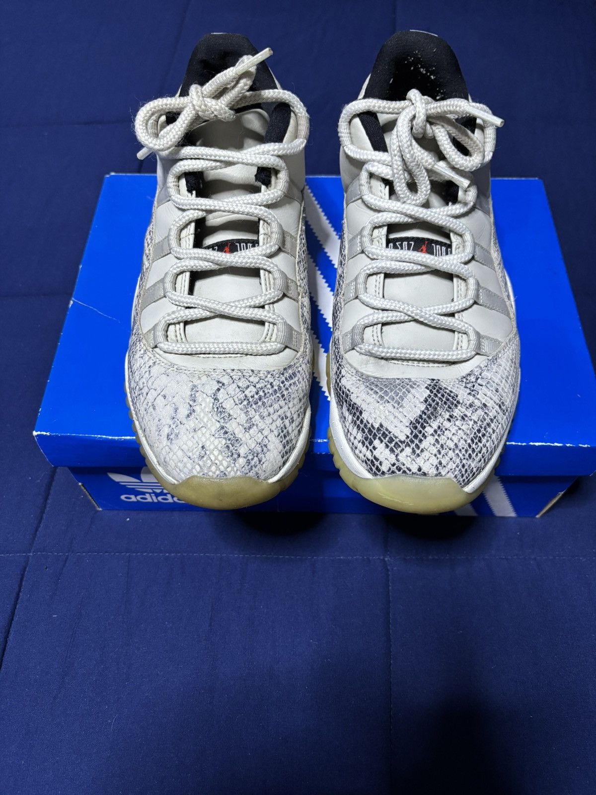Jordan Brand Jordan 11 Retro Low Light Bone Snakeskin 2019 Size 9 Size US 9 / EU 42 - 1 Thumbnail