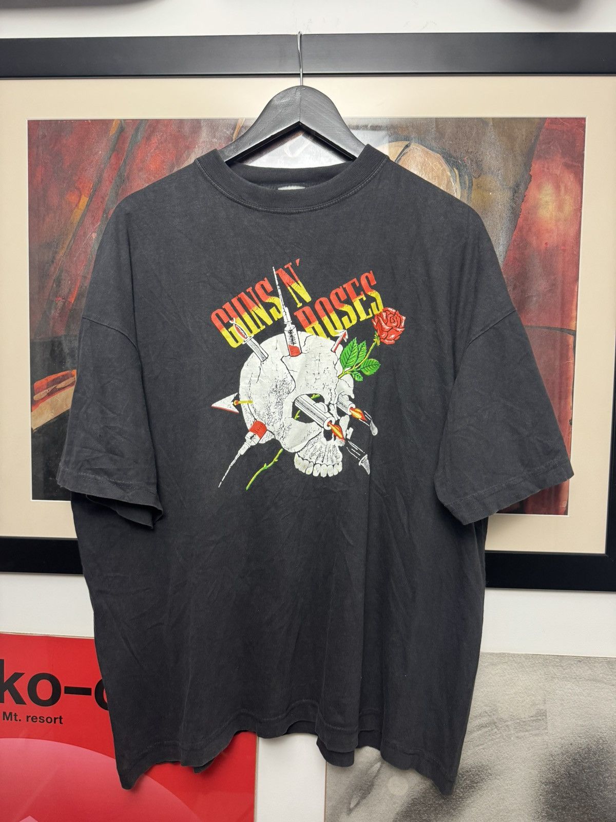 Band Tees Vintage 90s Guns N Roses Rock Band Tee Rare Print Skull Rose Size US XL / EU 56 / 4 - 1 Thumbnail