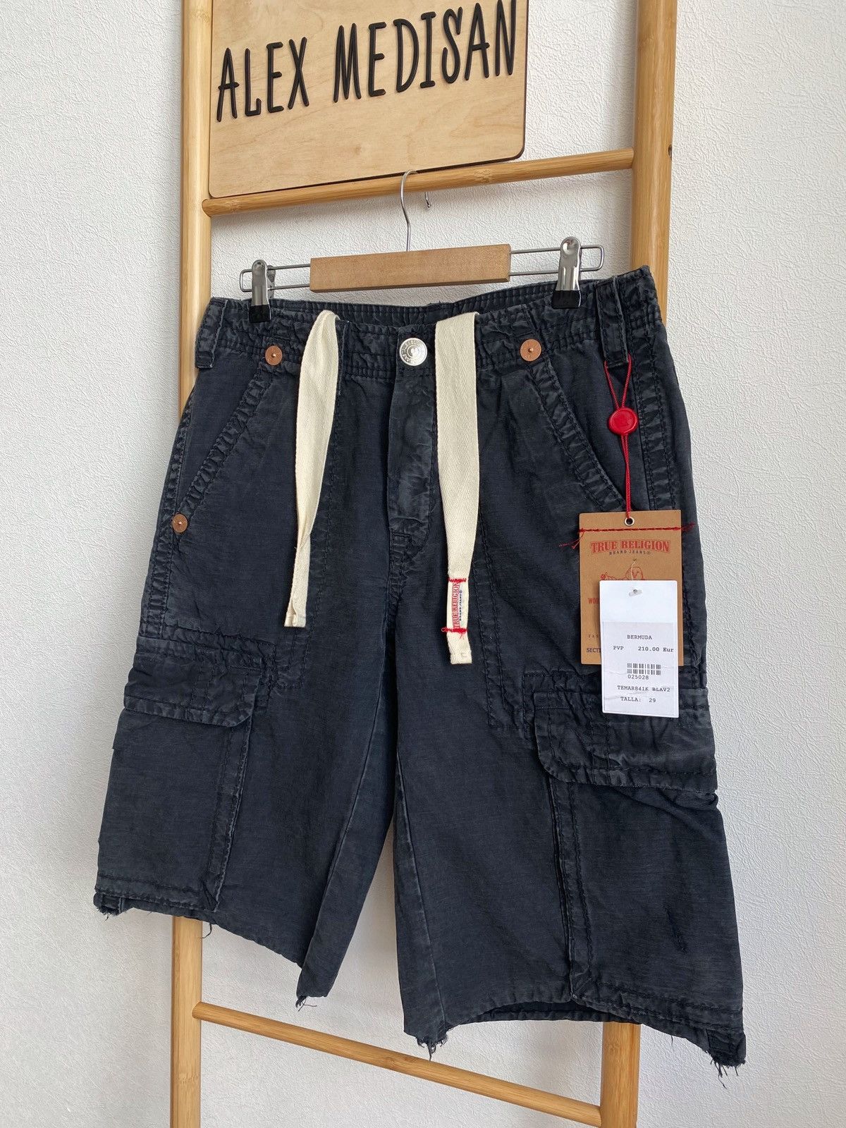 True Religion True Religion ISAAC Cargo Tonal Shorts Size 29 Size US 29 - 4 Thumbnail