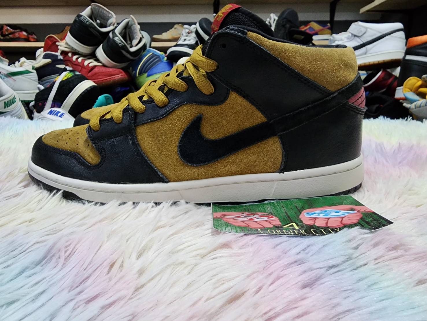 Nike Nike Sb Dunk Mid Golden Hops Size US 9.5 / EU 42-43 - 1 Thumbnail