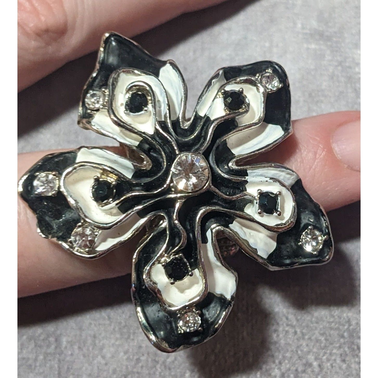 Other Chunky Floral Black And White Stretch Statement Ring Size 6 Size ONE SIZE - 5 Thumbnail