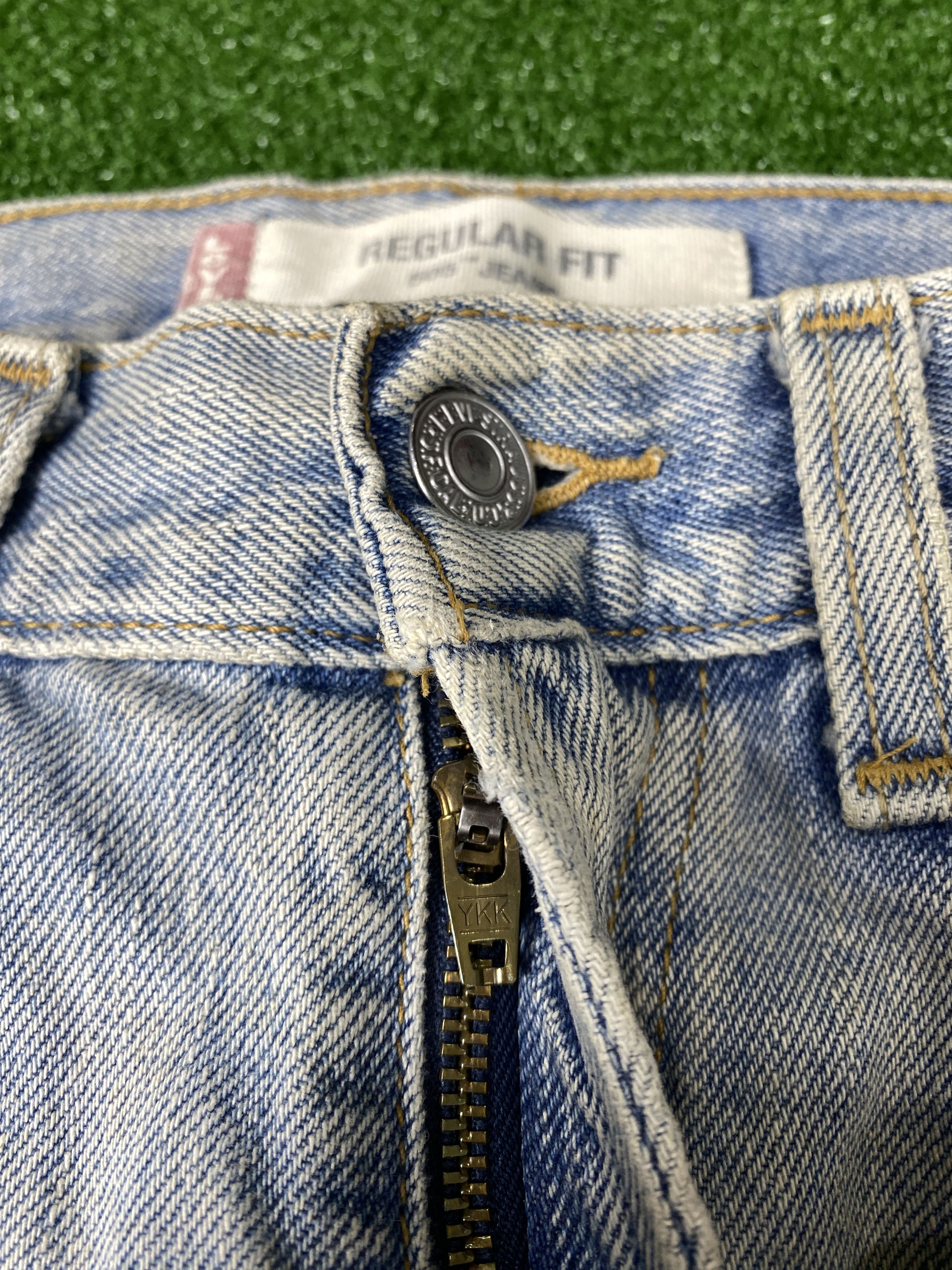 Levi's × Vintage Vintage Levi's 505 Distressed Denim Mid wash Jeans Size US 31 - 5 Thumbnail